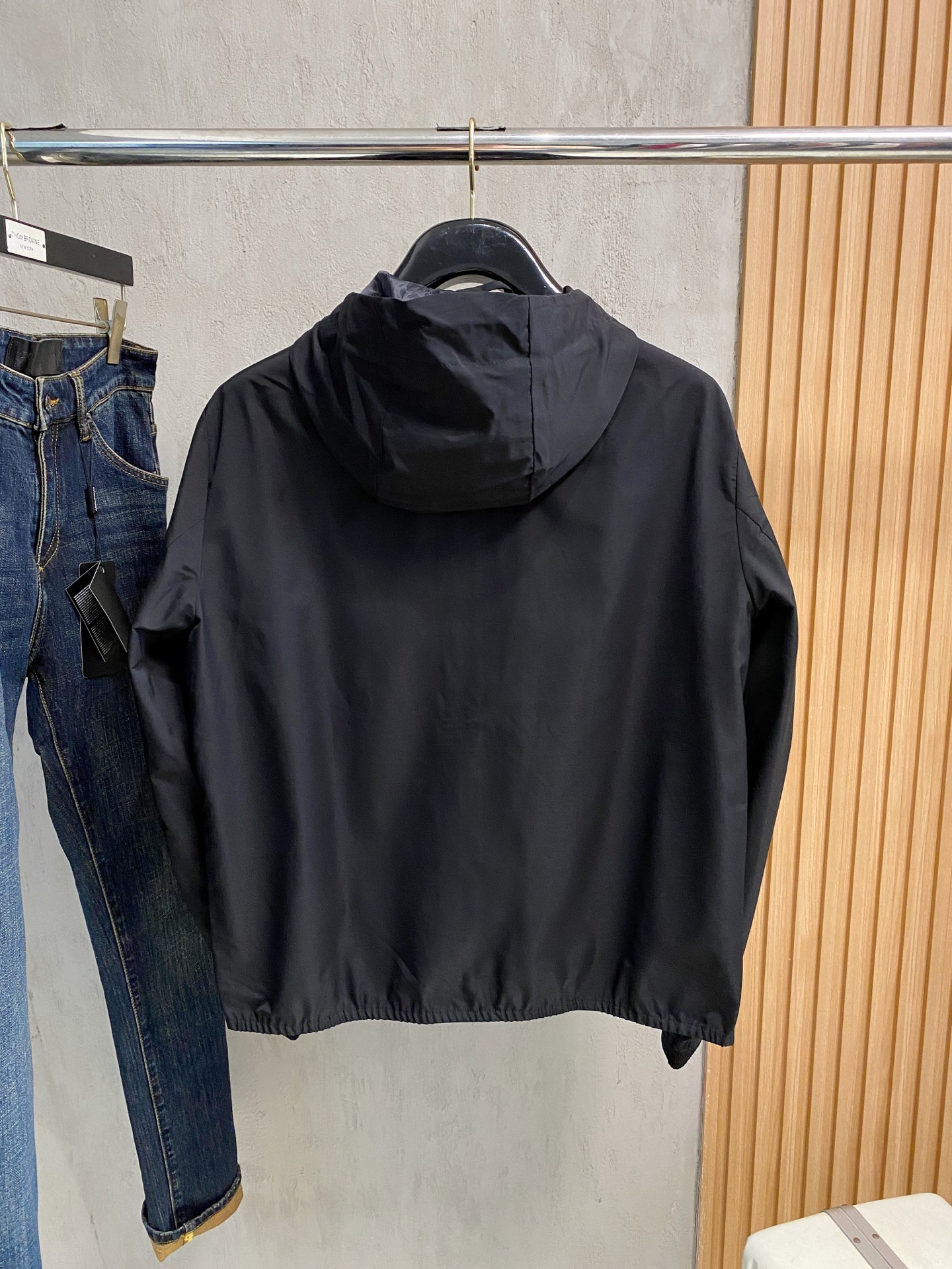 老客都知道男装的东西我们有都好，闭眼入的款，数量极极有限。 之前还有不少老客户问 这个款从版型 面料 上