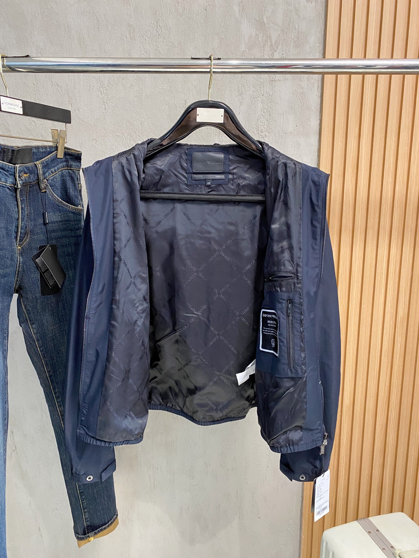 老客都知道男装的东西我们有都好，闭眼入的款，数量极极有限。 之前还有不少老客户问 这个款从版型 面料 上