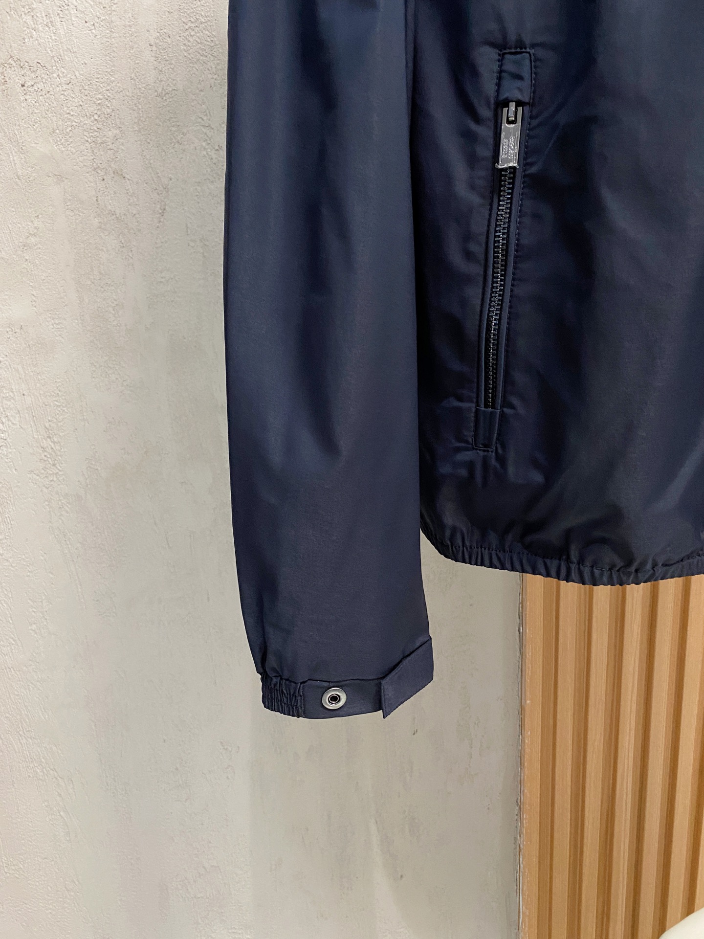 老客都知道男装的东西我们有都好，闭眼入的款，数量极极有限。 之前还有不少老客户问 这个款从版型 面料 上