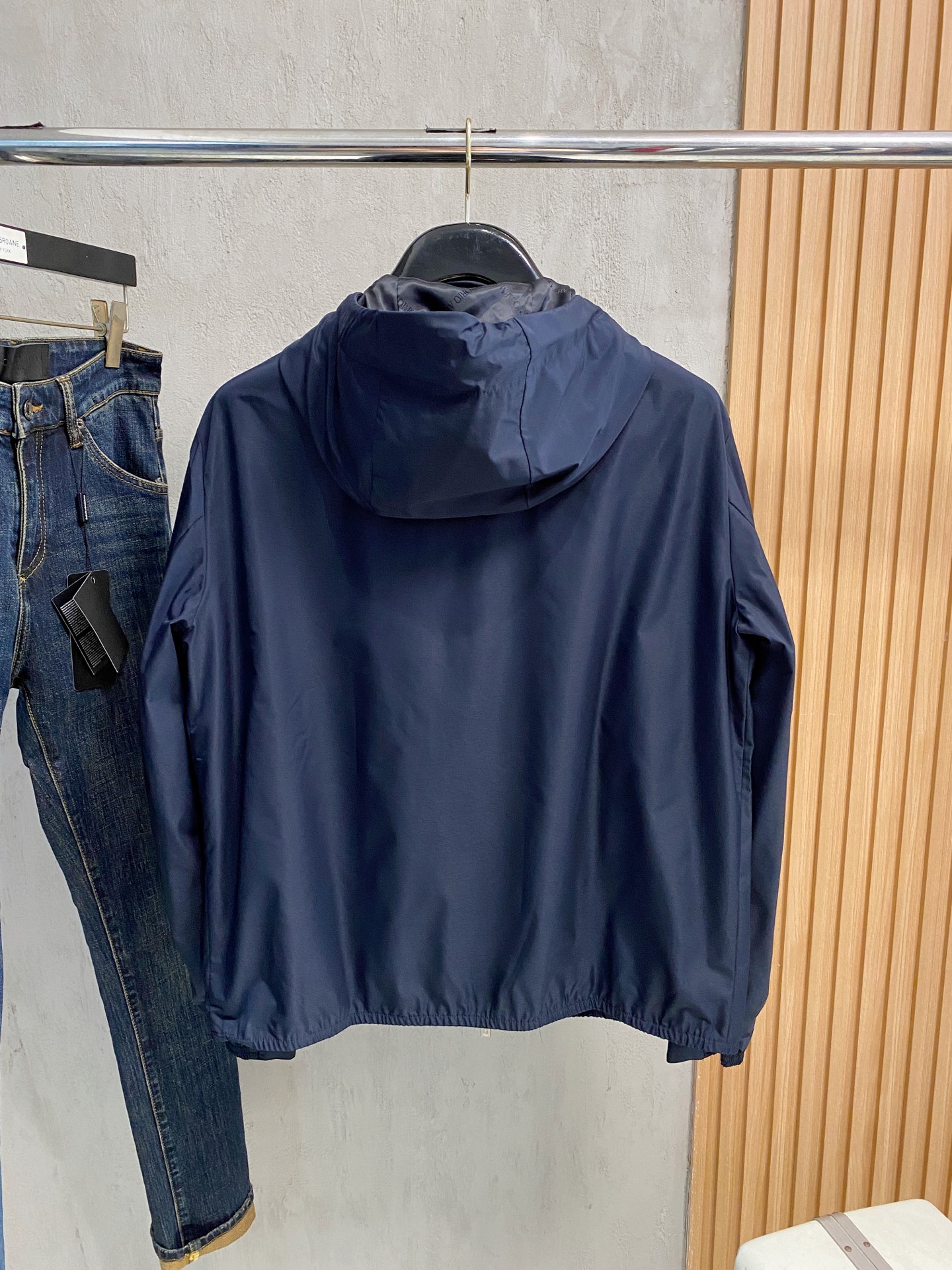 老客都知道男装的东西我们有都好，闭眼入的款，数量极极有限。 之前还有不少老客户问 这个款从版型 面料 上