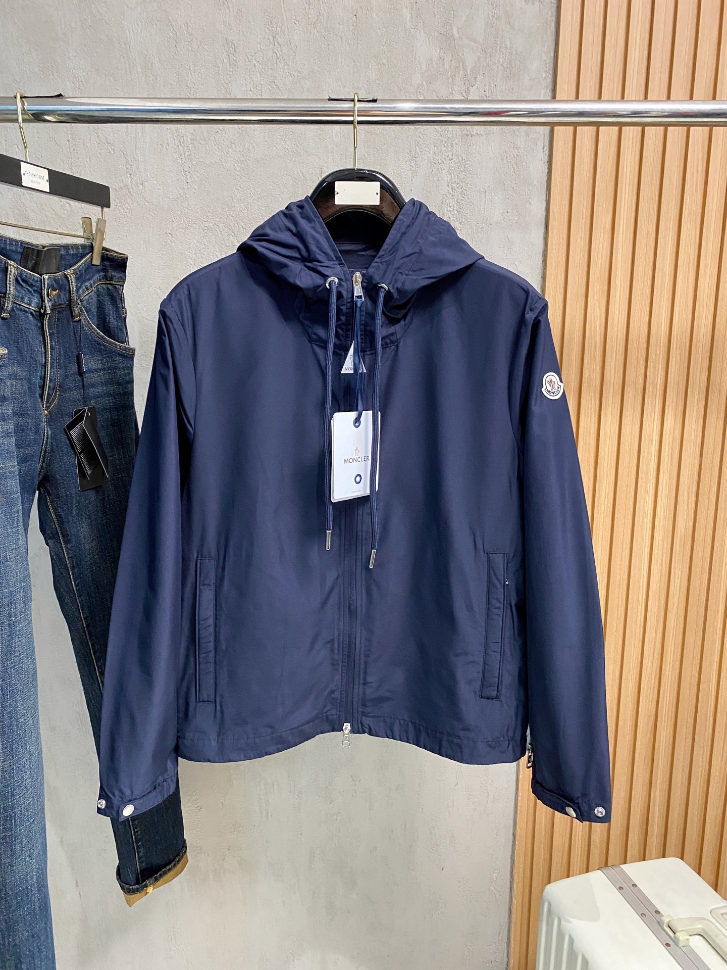 Moncl 春季新款 陆续上新 不用犹豫品质 、 穿正的闭眼入 Moncler/蒙口 男士系列 织带字母