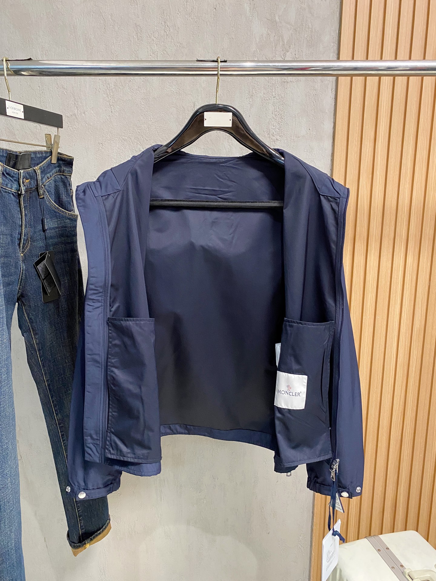 Moncl 春季新款 陆续上新 不用犹豫品质 、 穿正的闭眼入 Moncler/蒙口 男士系列 织带字母