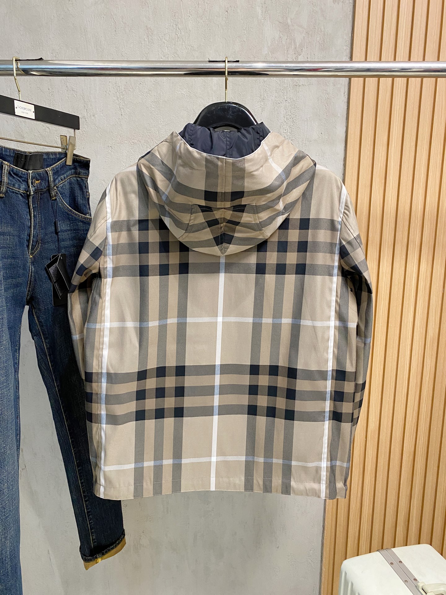 bu细节精致到你每一个不会注意到的地方 ，第一批正品大货首发，看中即定，辅料可以随便参考咱们的详细图片，