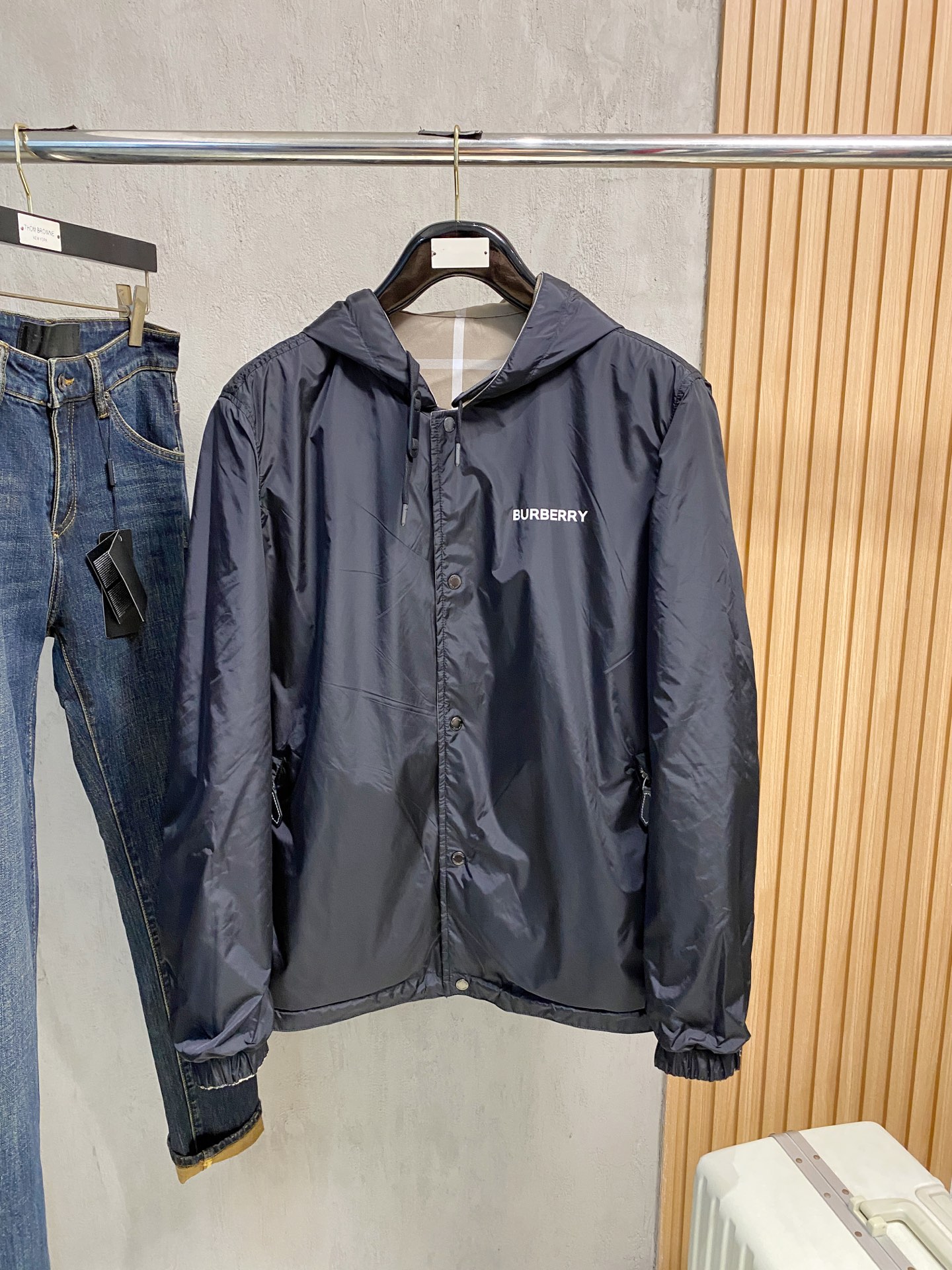 bu细节精致到你每一个不会注意到的地方 ，第一批正品大货首发，看中即定，辅料可以随便参考咱们的详细图片，