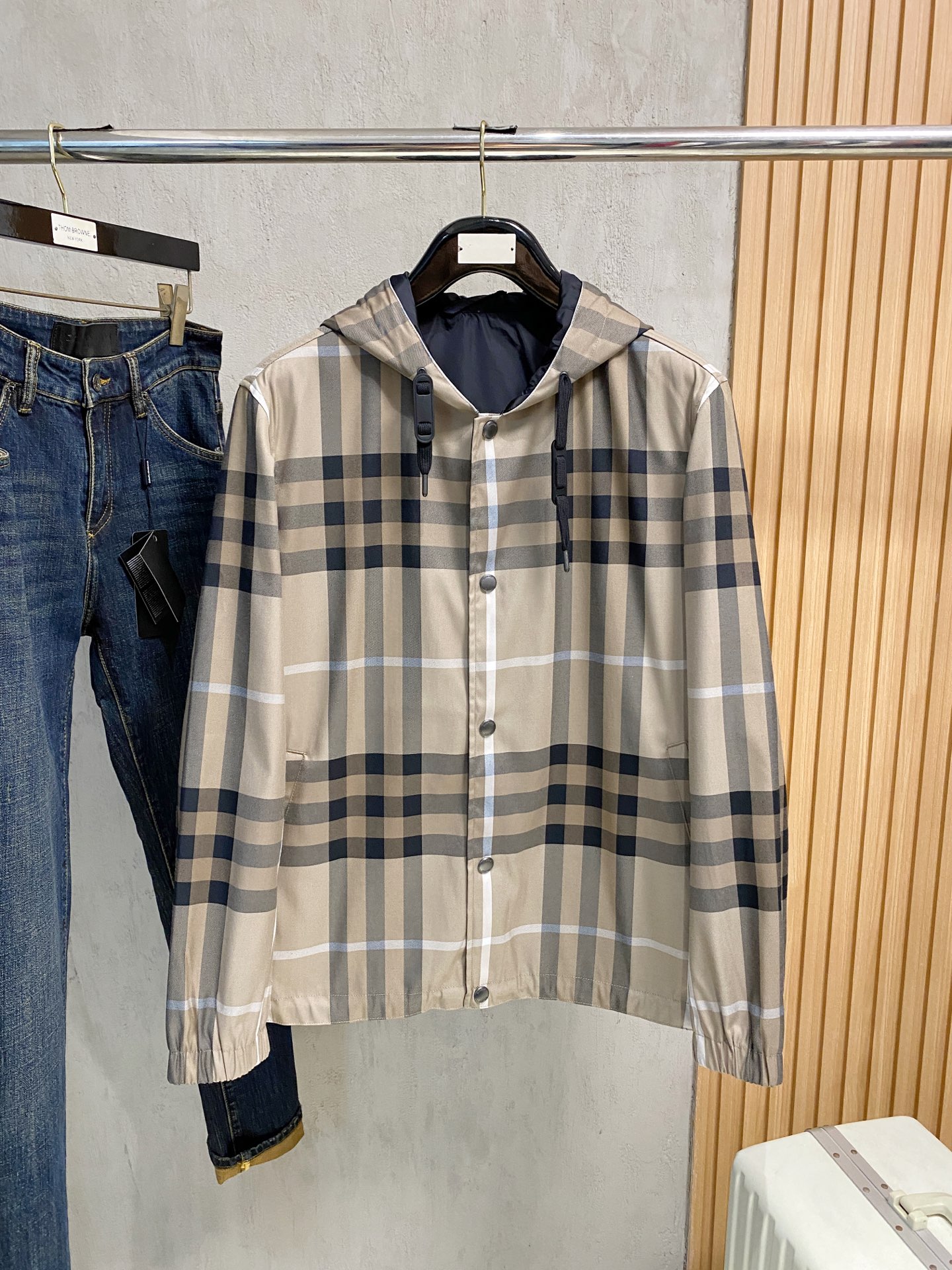 bu细节精致到你每一个不会注意到的地方 ，第一批正品大货首发，看中即定，辅料可以随便参考咱们的详细图片，