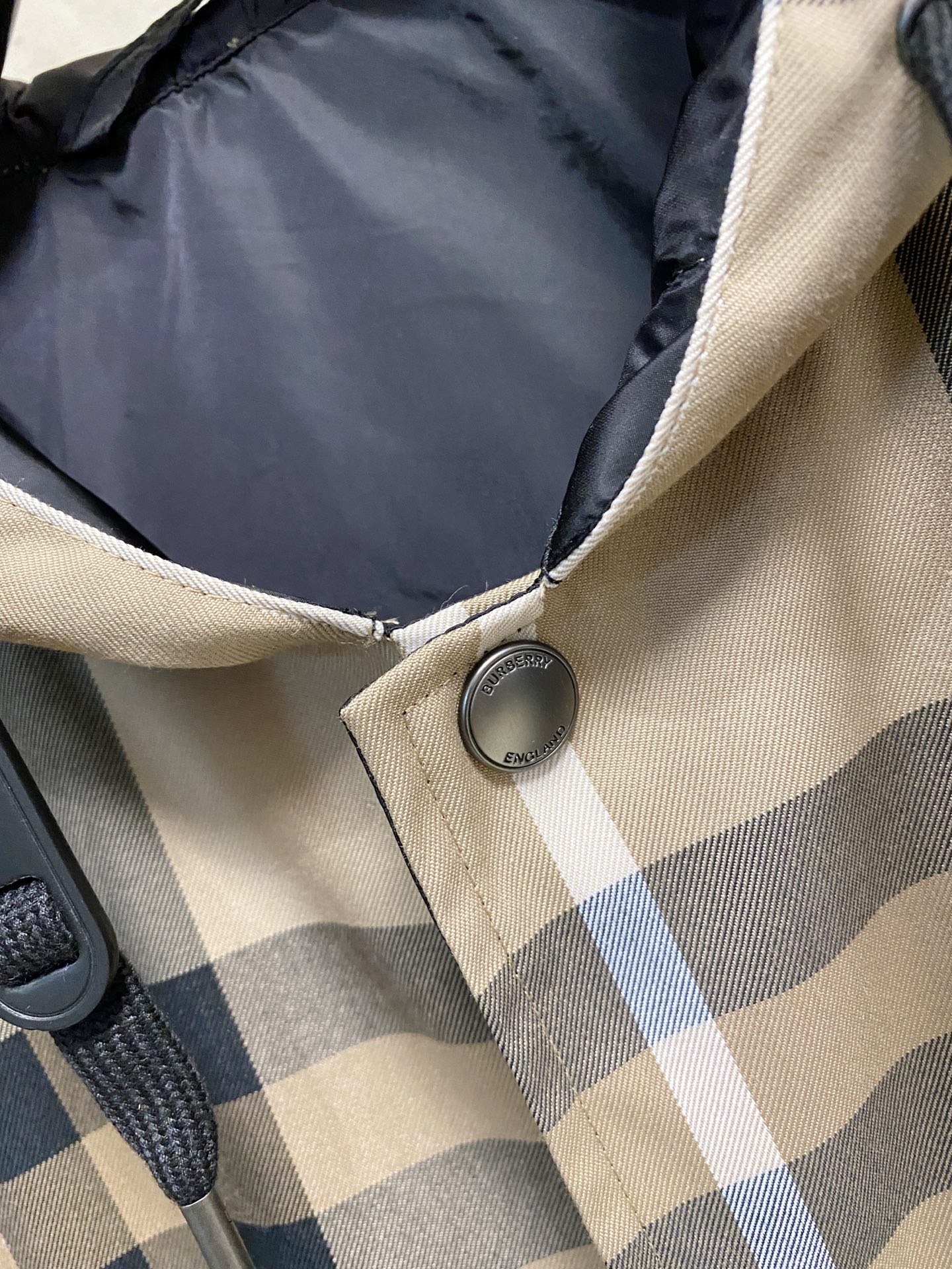 bu细节精致到你每一个不会注意到的地方 ，第一批正品大货首发，看中即定，辅料可以随便参考咱们的详细图片，