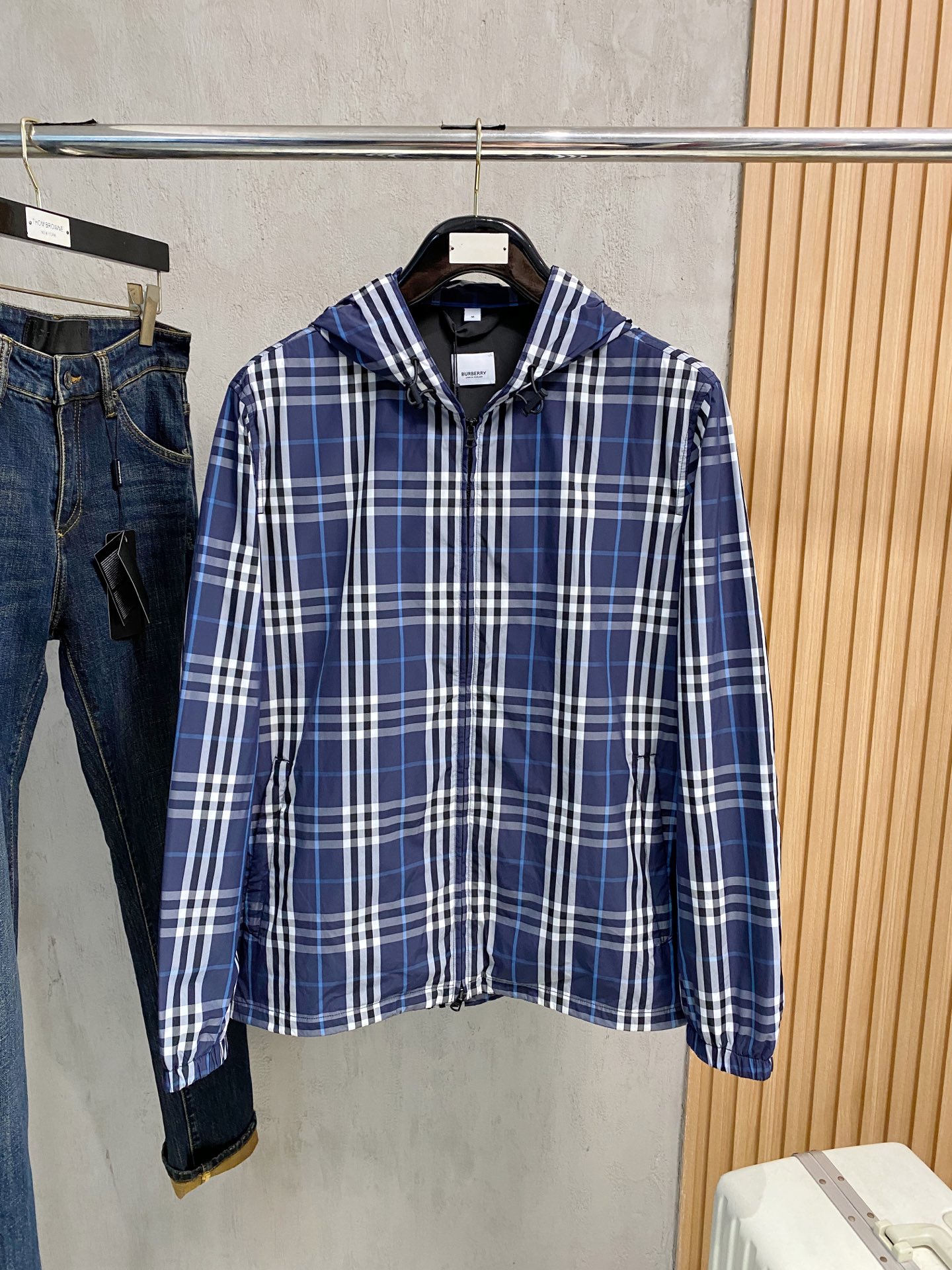 上新独家正品 ，Burb 秋冬新品蓝色格纹连帽运动夹克外套，原版购入.老客懂货的来 正品工艺单 ，外面小