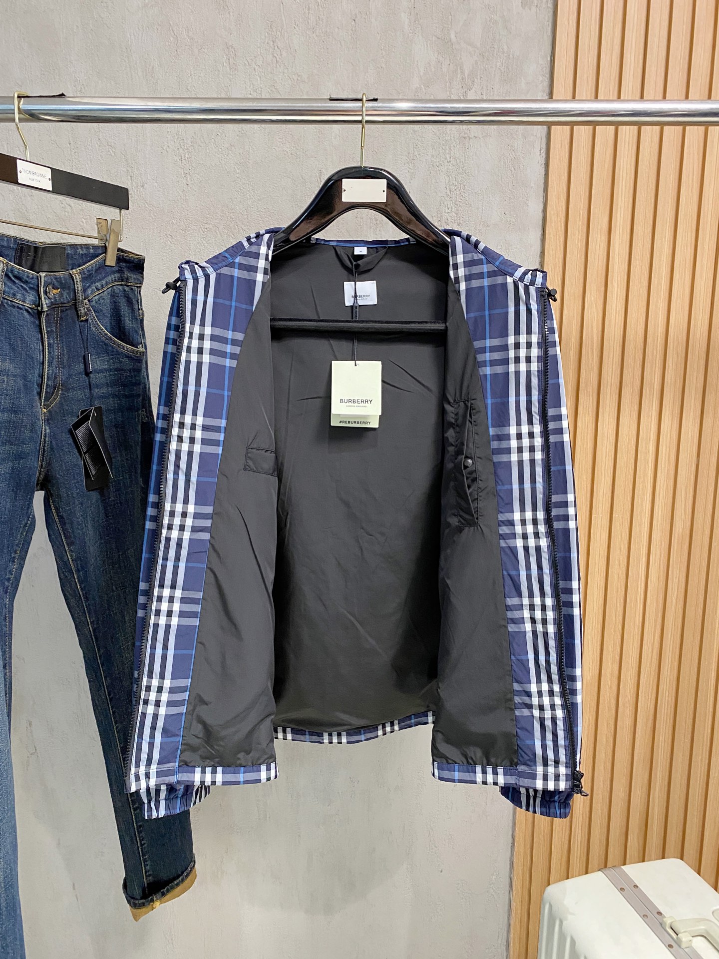 上新独家正品 ，Burb 秋冬新品蓝色格纹连帽运动夹克外套，原版购入.老客懂货的来 正品工艺单 ，外面小