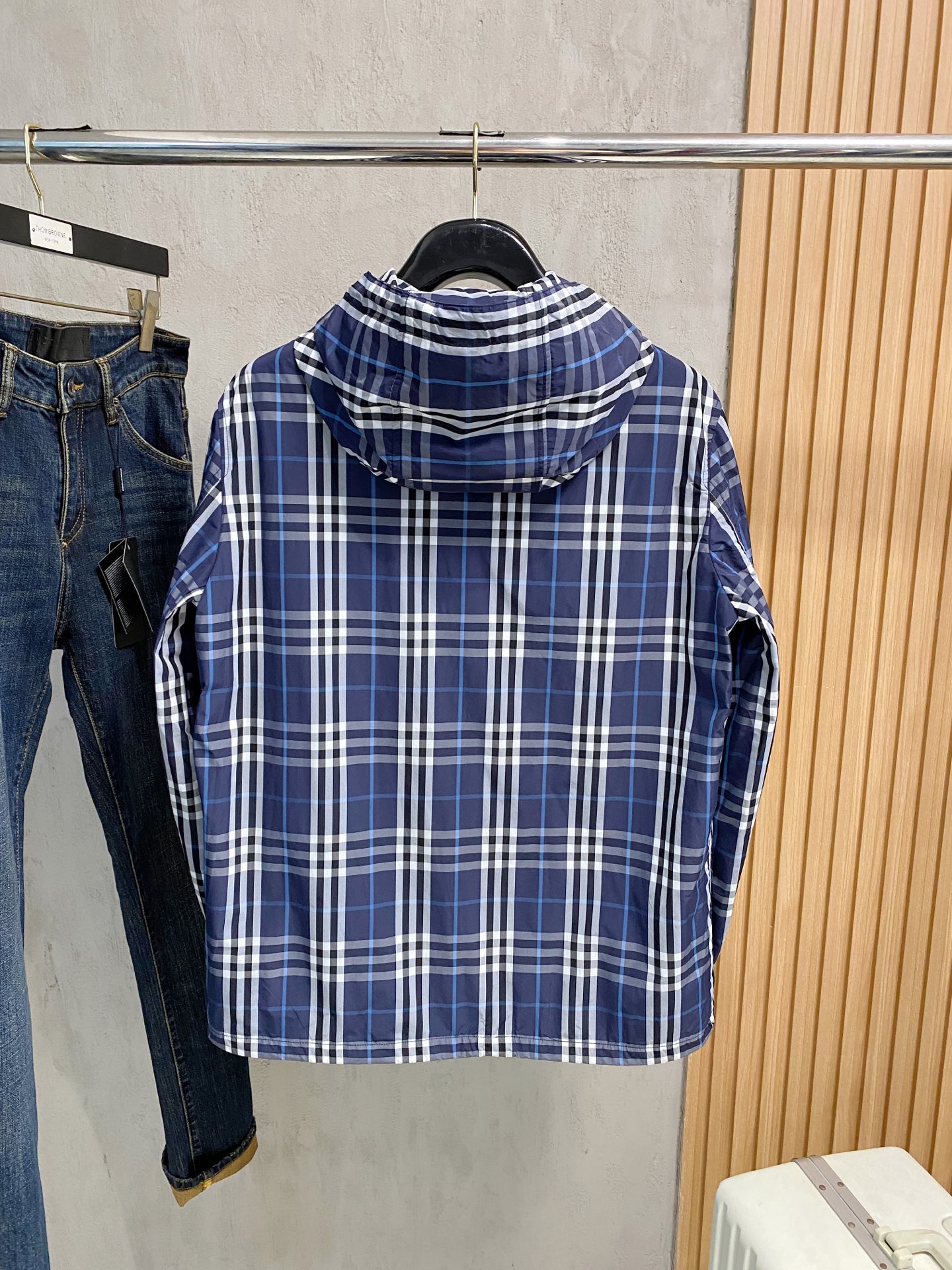 上新独家正品 ，Burb 秋冬新品蓝色格纹连帽运动夹克外套，原版购入.老客懂货的来 正品工艺单 ，外面小