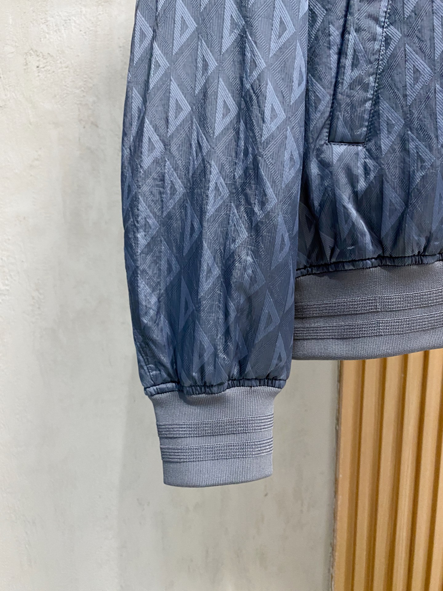 DIOR 迪奥，2025专柜最新款，官网同步在售，售价23000，色织提花CD款夹克飞行服，贸易公司订单