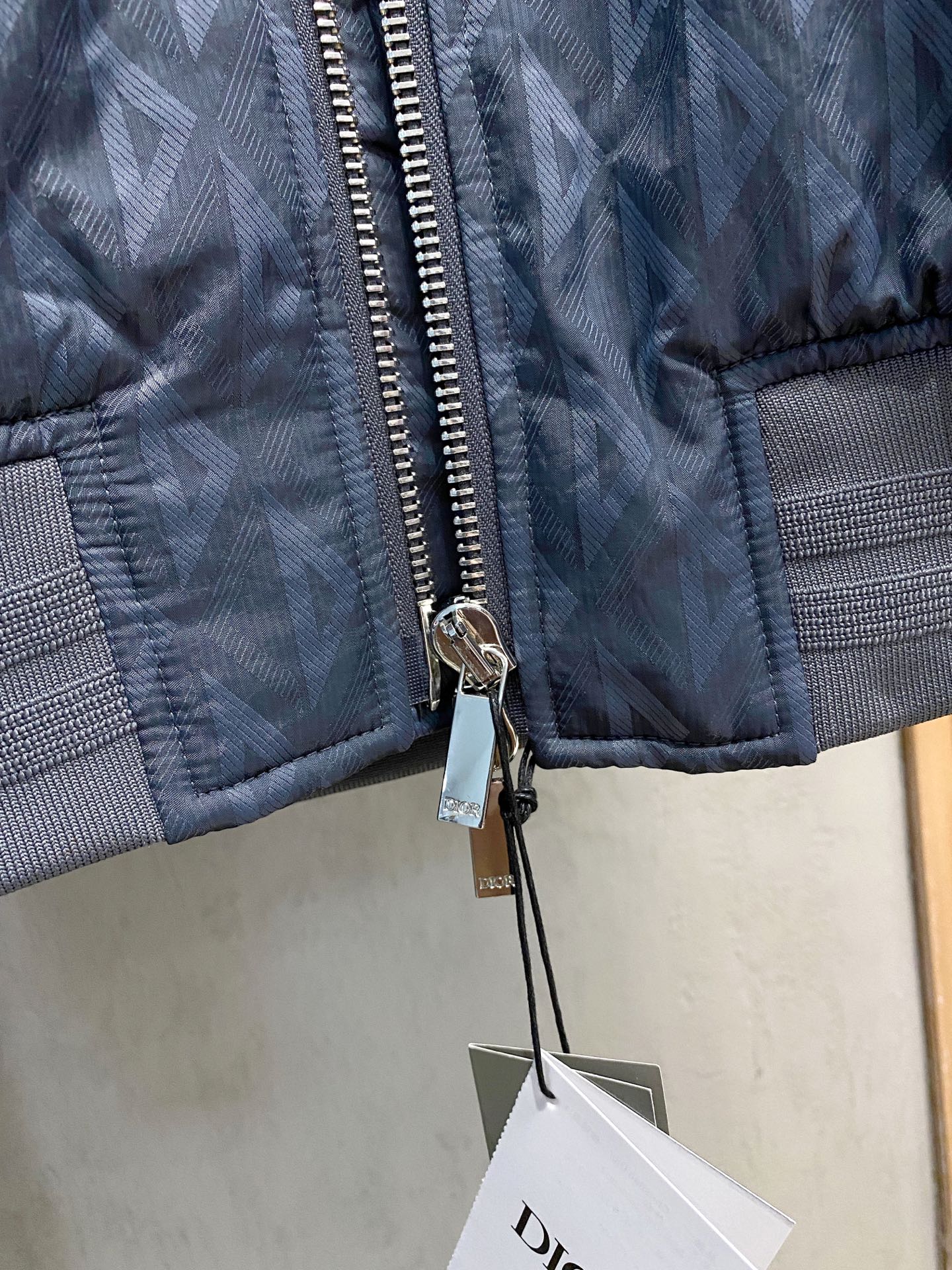 DIOR 迪奥，2025专柜最新款，官网同步在售，售价23000，色织提花CD款夹克飞行服，贸易公司订单