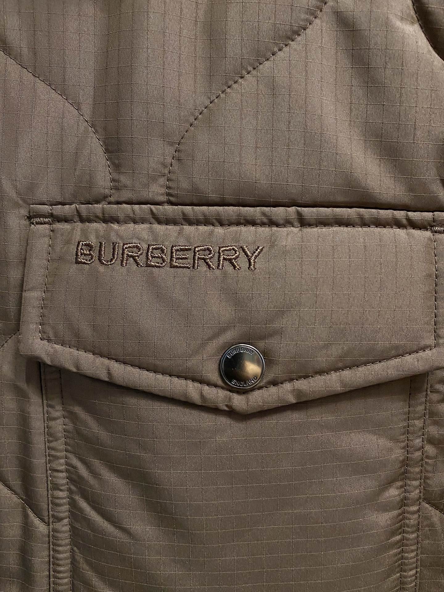 专柜¥ 15900 ，可以直接当原版穿 无压力，一点问题没有， 上海贸易公司订单，从面料到辅料 在到内衬