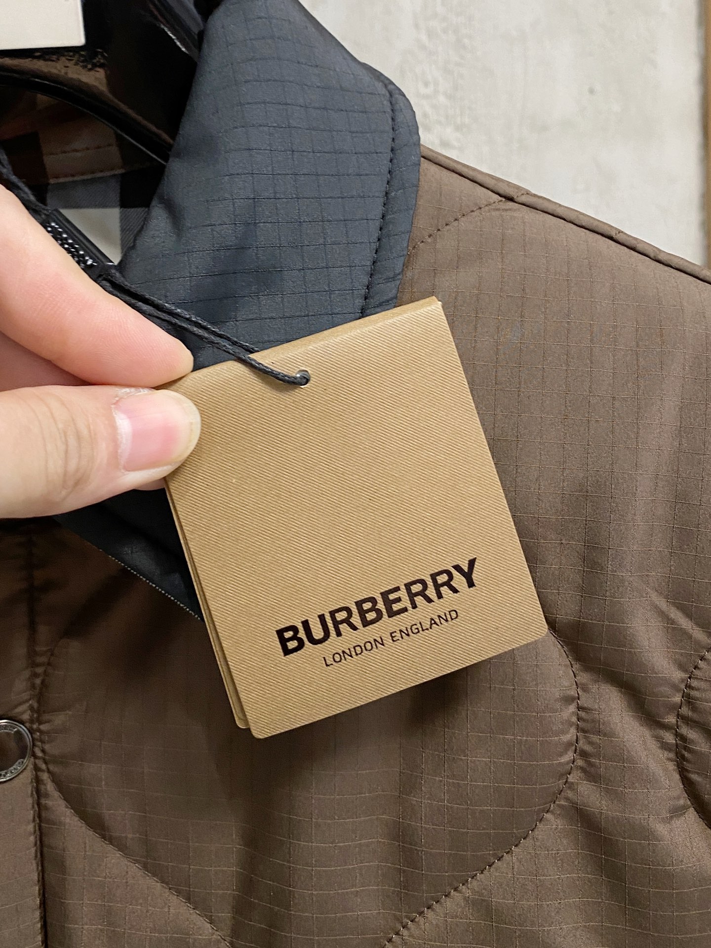 专柜¥ 15900 ，可以直接当原版穿 无压力，一点问题没有， 上海贸易公司订单，从面料到辅料 在到内衬