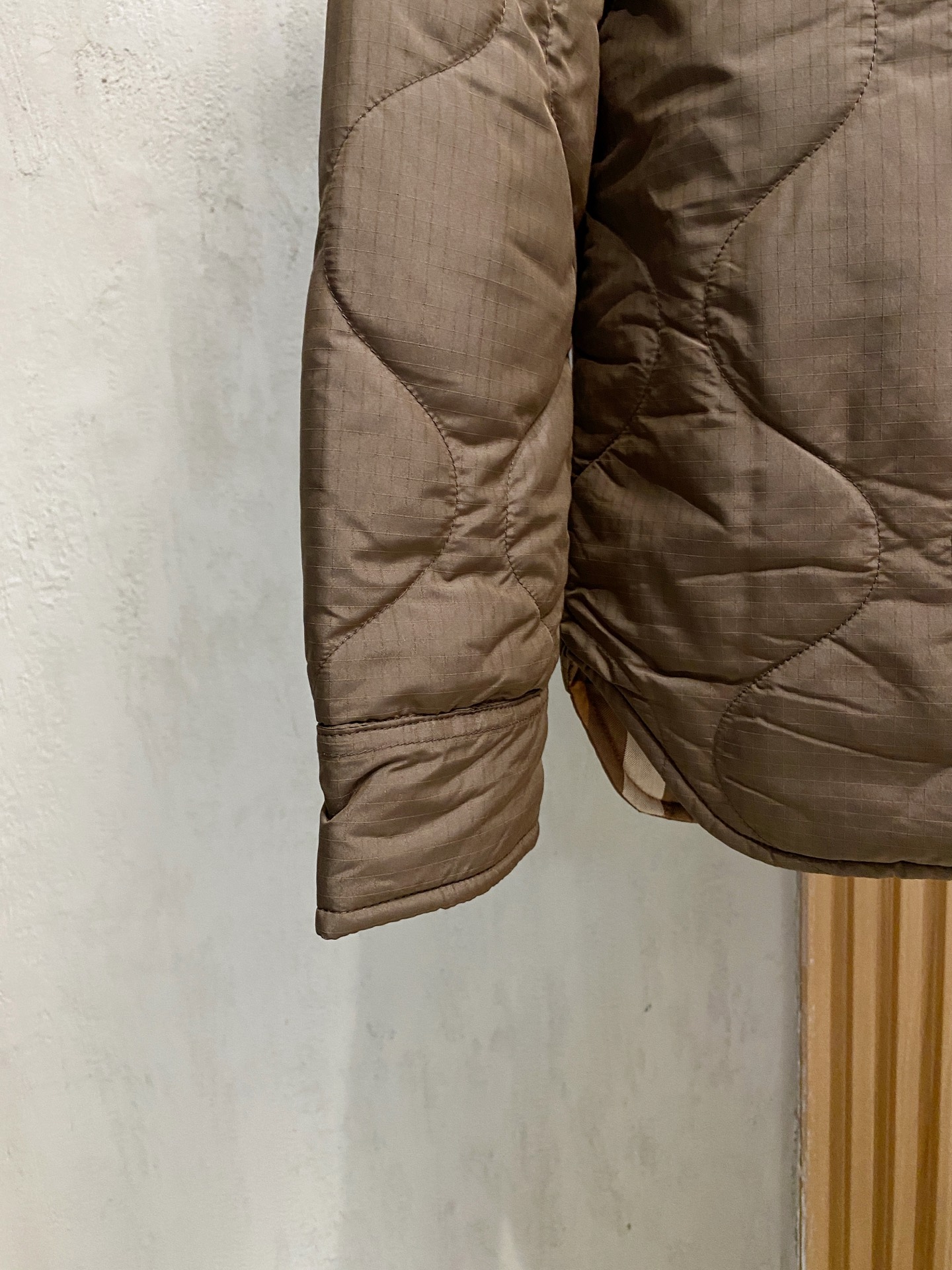 专柜¥ 15900 ，可以直接当原版穿 无压力，一点问题没有， 上海贸易公司订单，从面料到辅料 在到内衬