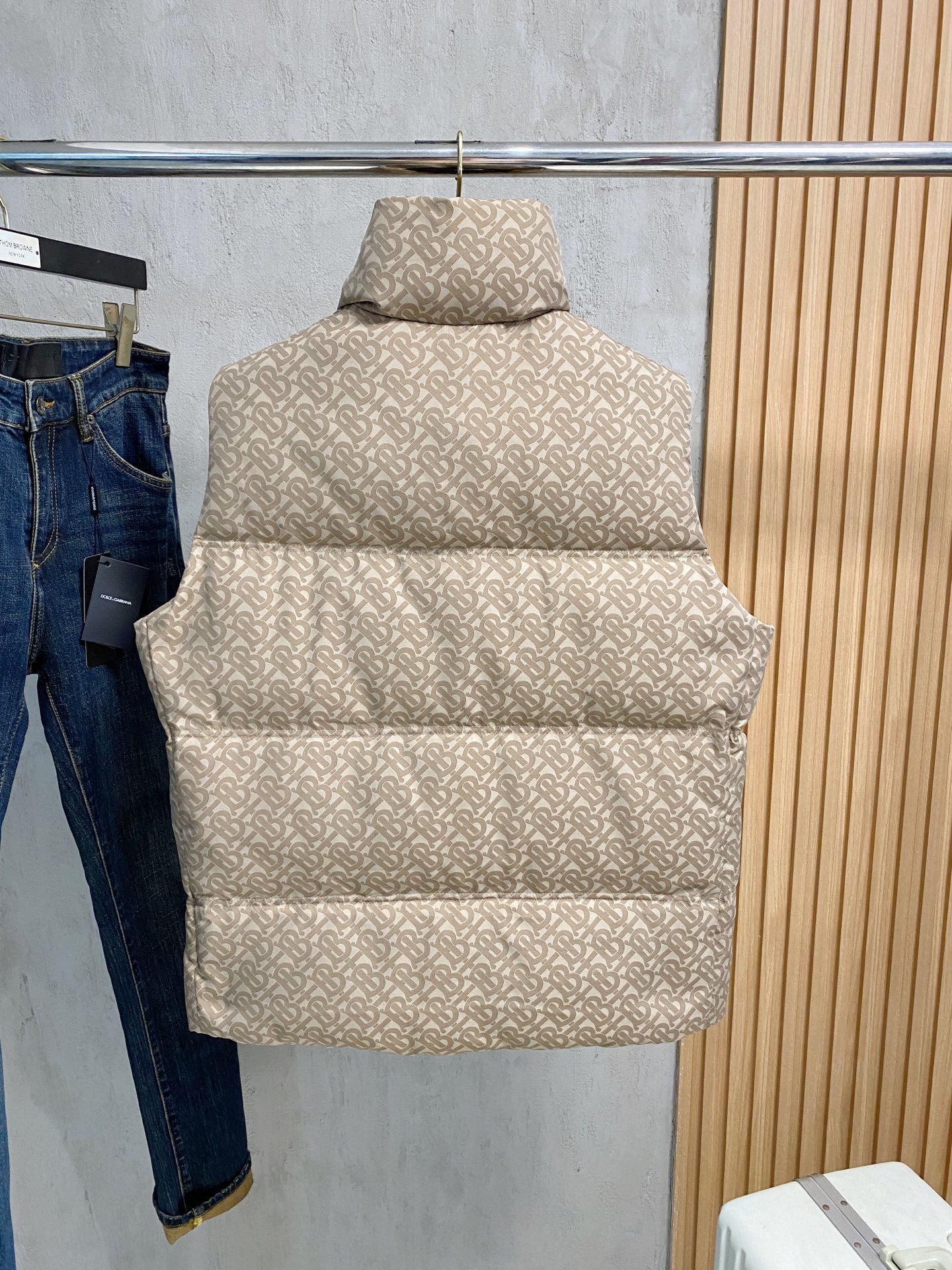 BUR 王炸B家提花款马甲羽绒服,专柜同步在售,柜柜售价15900,贸易公司渠道订单,真正唯一可以做代购