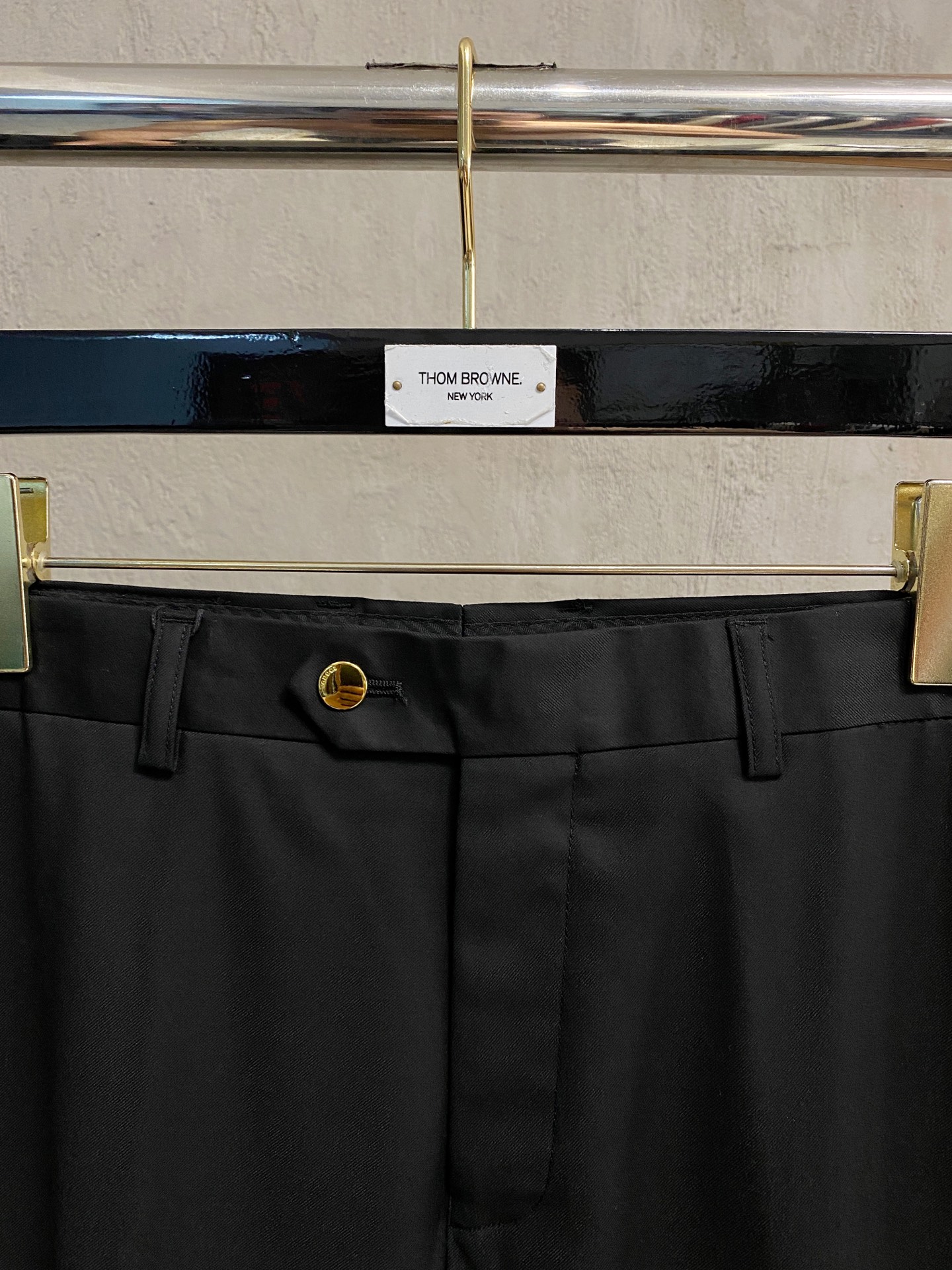 /套。【专柜同步新品】 2025年春秋男士 黑色 时尚商务休闲轻便西装/单西外套.整体轮廓趋于简约风格，