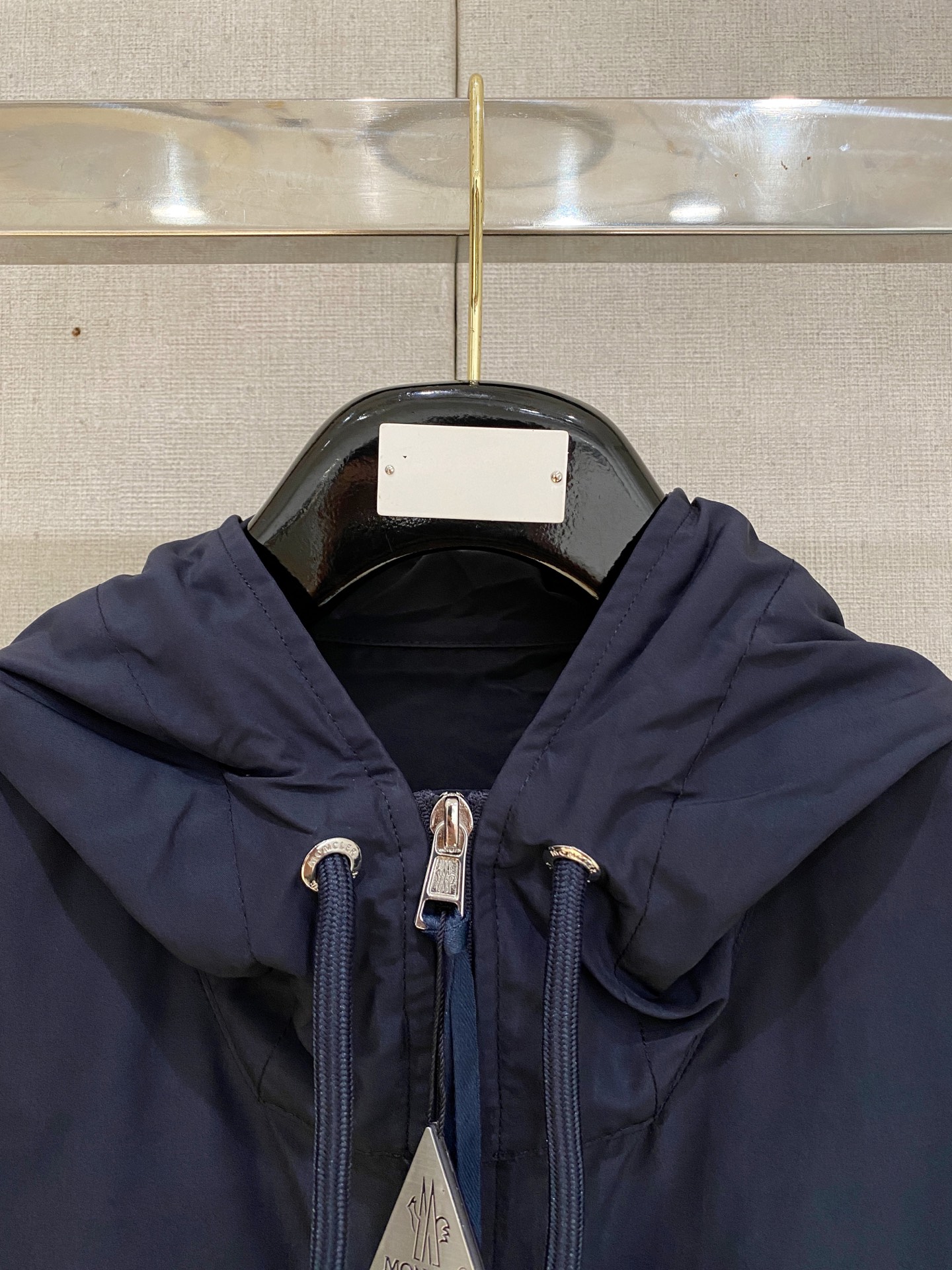 Moncl 春季新款 陆续上新 

不用犹豫品质 、 穿正的闭眼入 
Moncler/蒙口 男士系列 织