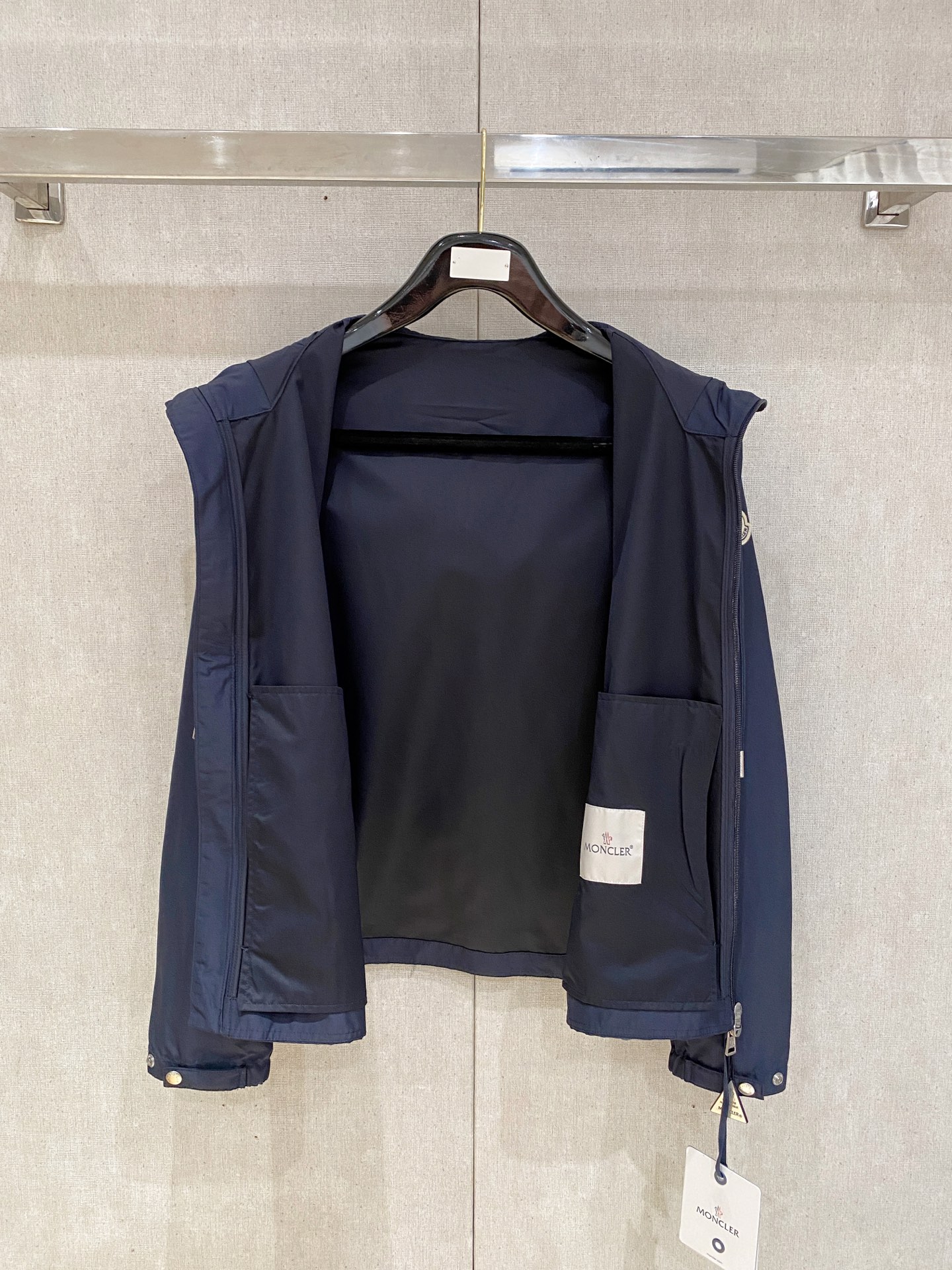 Moncl 春季新款 陆续上新 

不用犹豫品质 、 穿正的闭眼入 
Moncler/蒙口 男士系列 织