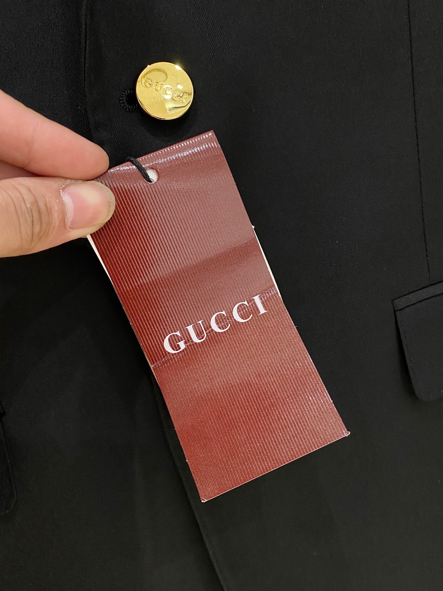 /套。【专柜同步新品】 2025年春秋男士 黑色 时尚商务休闲轻便西装/单西外套.整体轮廓趋于简约风格，