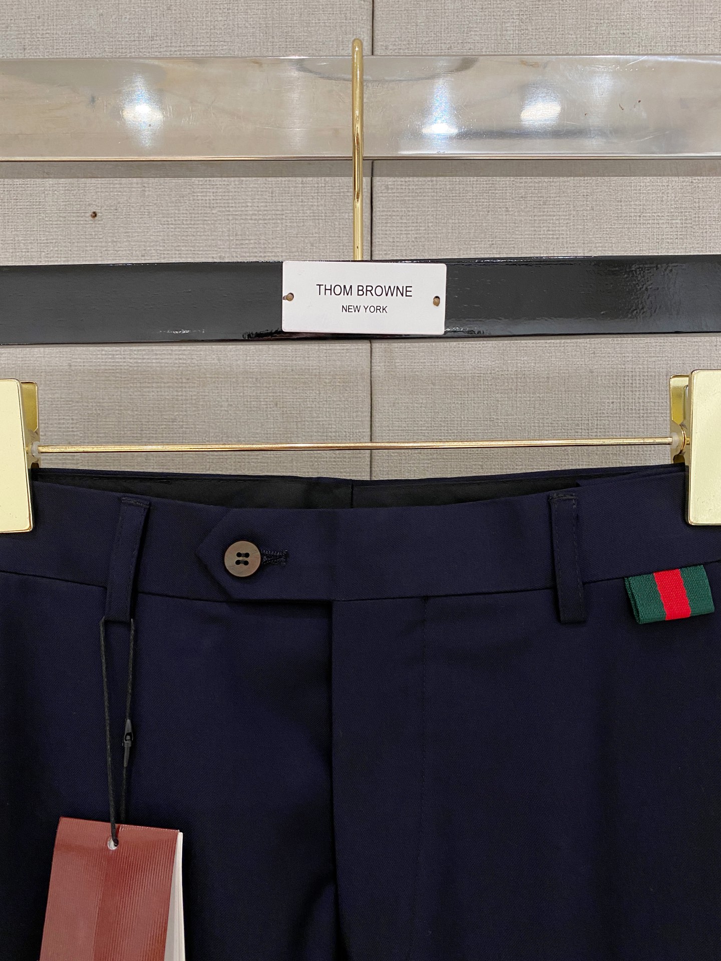 /套。【专柜同步新品】 2025年春秋男士 黑色 时尚商务休闲轻便西装/单西外套.整体轮廓趋于简约风格，