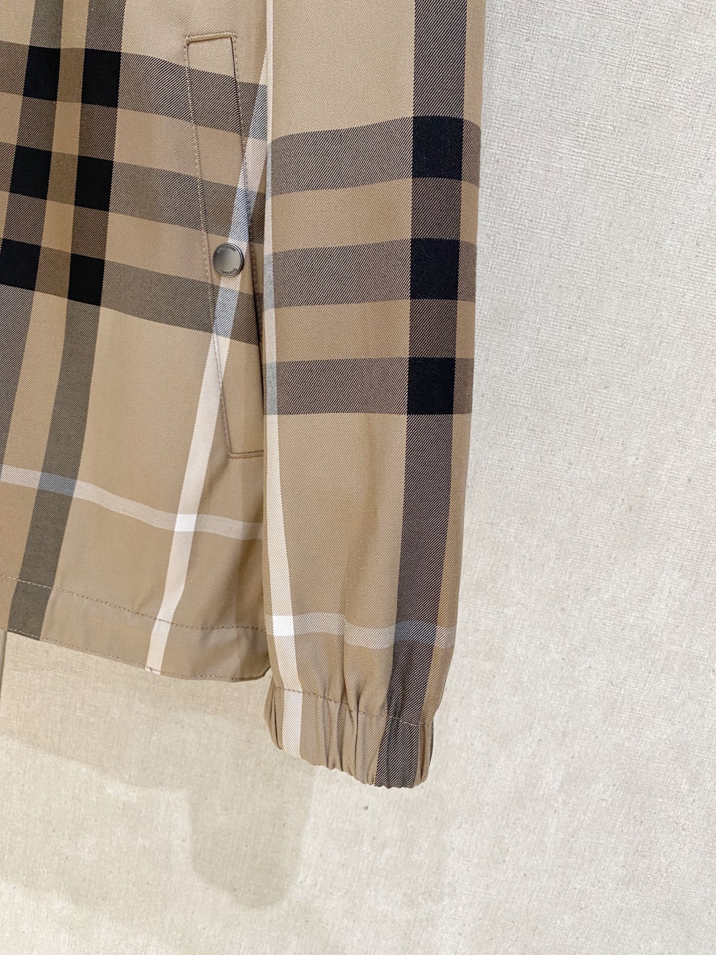 bu细节精致到你每一个不会注意到的地方 ，第一批正品大货首发，看中即定，辅料可以随便参考咱们的详细图片，