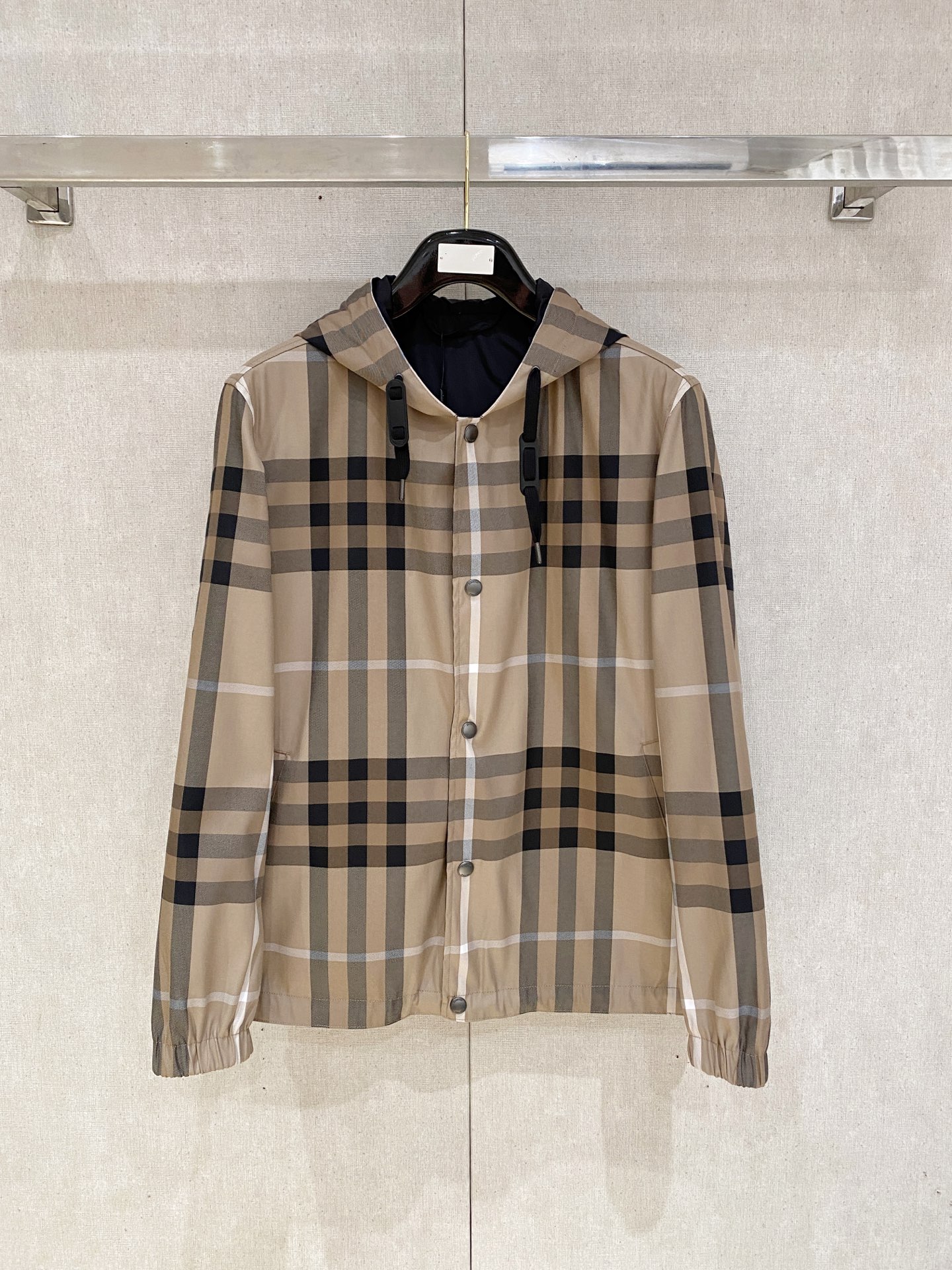 bu细节精致到你每一个不会注意到的地方 ，第一批正品大货首发，看中即定，辅料可以随便参考咱们的详细图片，