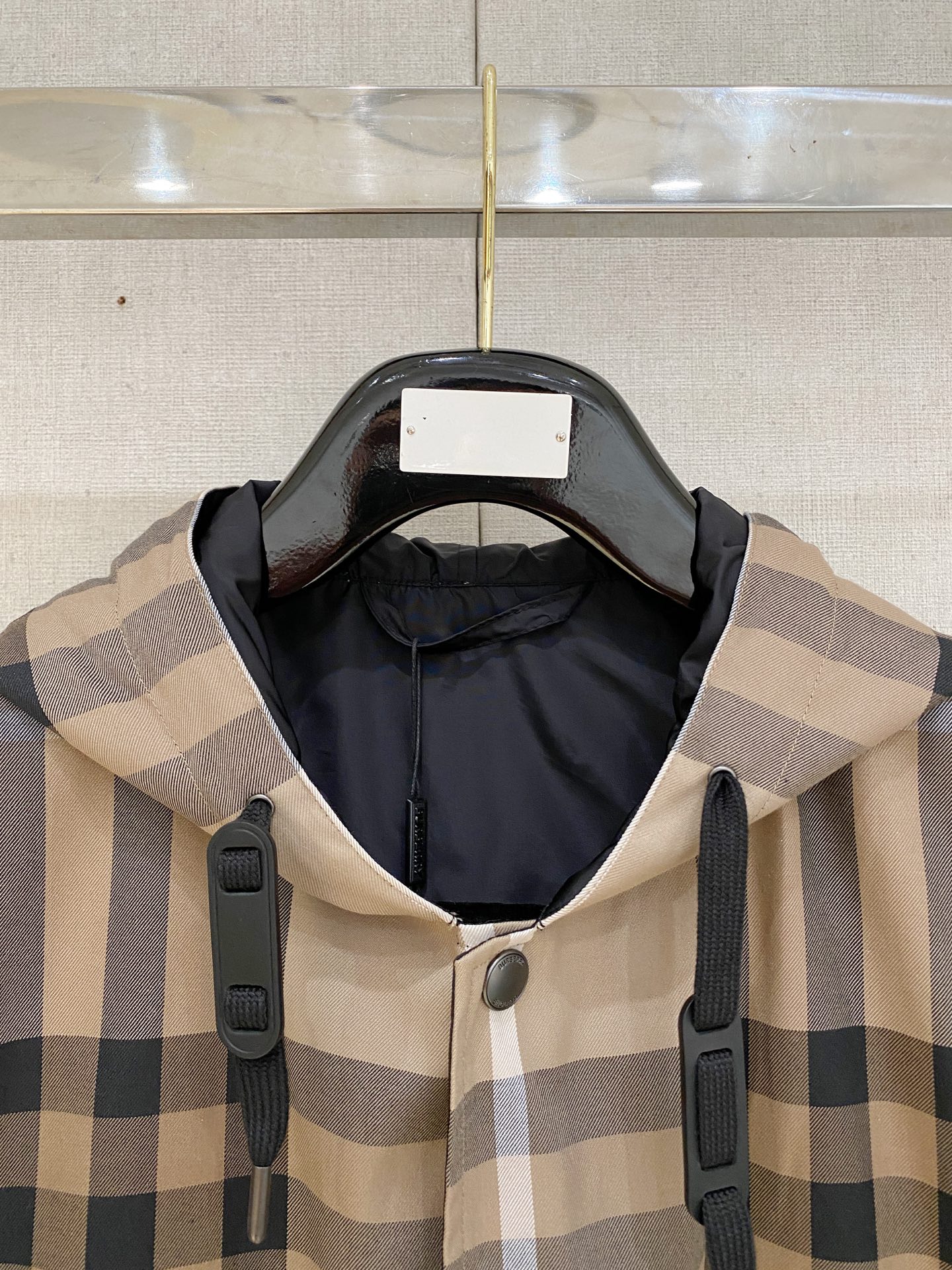 bu细节精致到你每一个不会注意到的地方 ，第一批正品大货首发，看中即定，辅料可以随便参考咱们的详细图片，