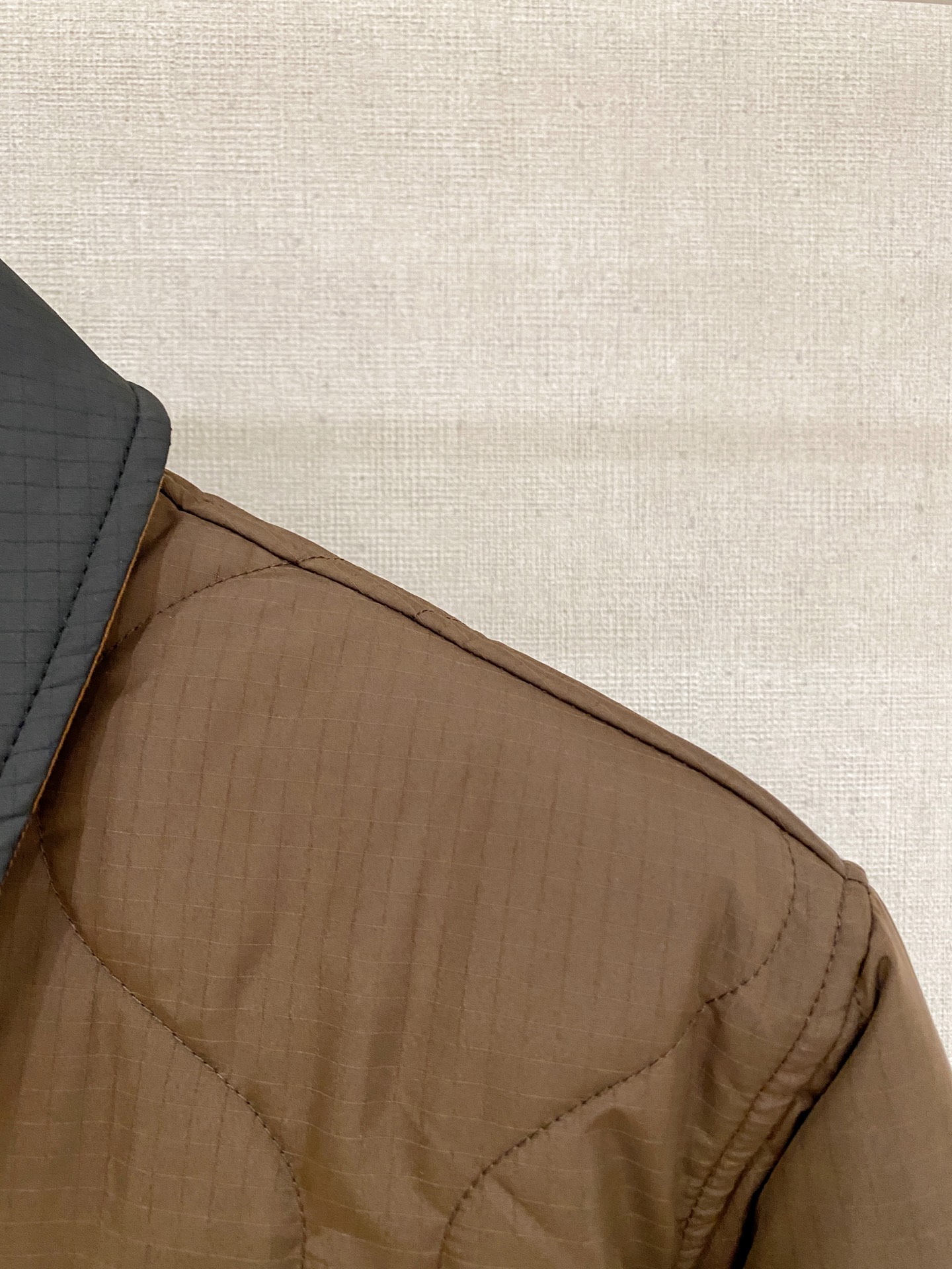 专柜¥ 15900 ，可以直接当原版穿 无压力，一点问题没有， 上海贸易公司订单，从面料到辅料 在到内衬