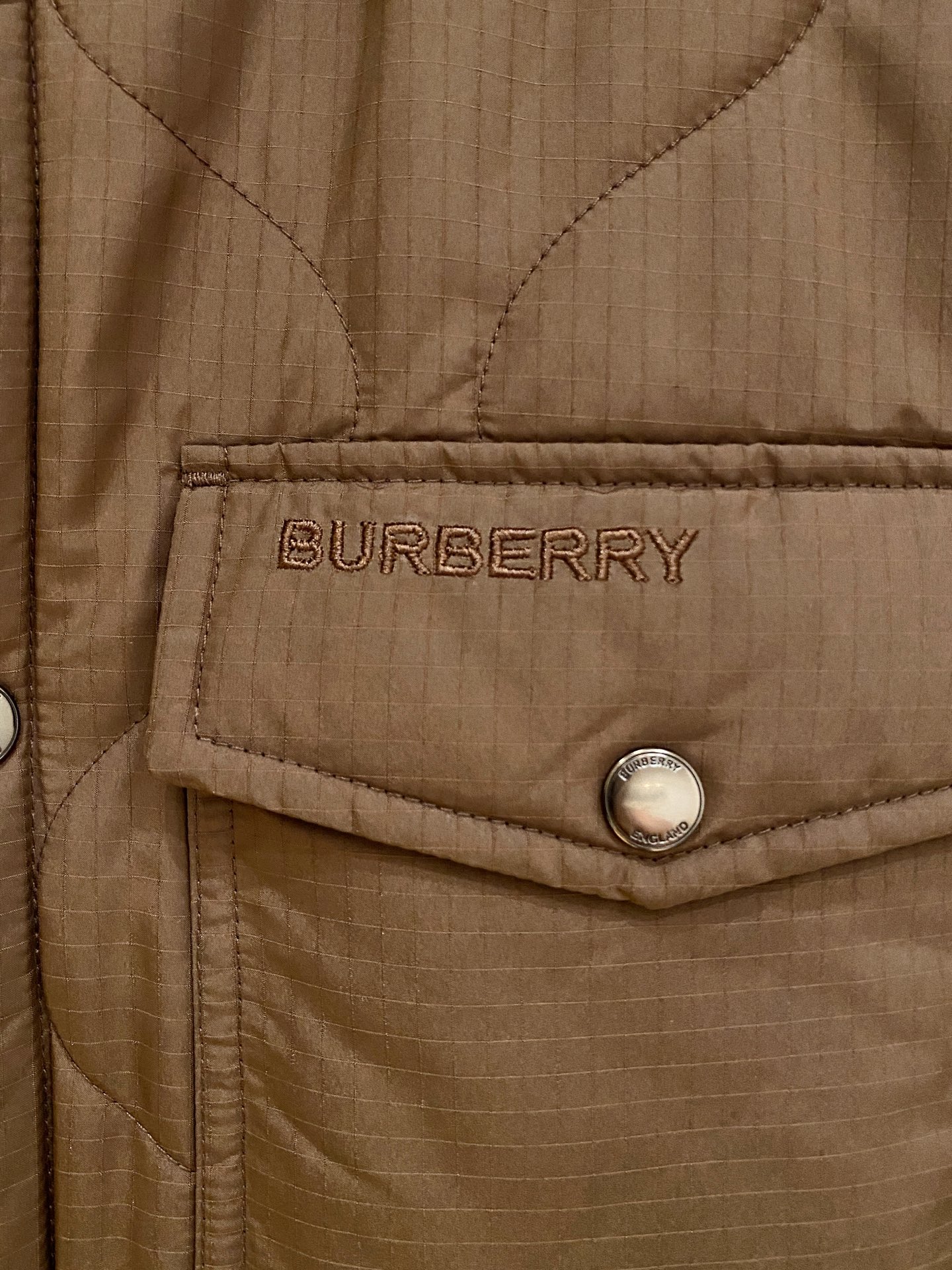 专柜¥ 15900 ，可以直接当原版穿 无压力，一点问题没有， 上海贸易公司订单，从面料到辅料 在到内衬