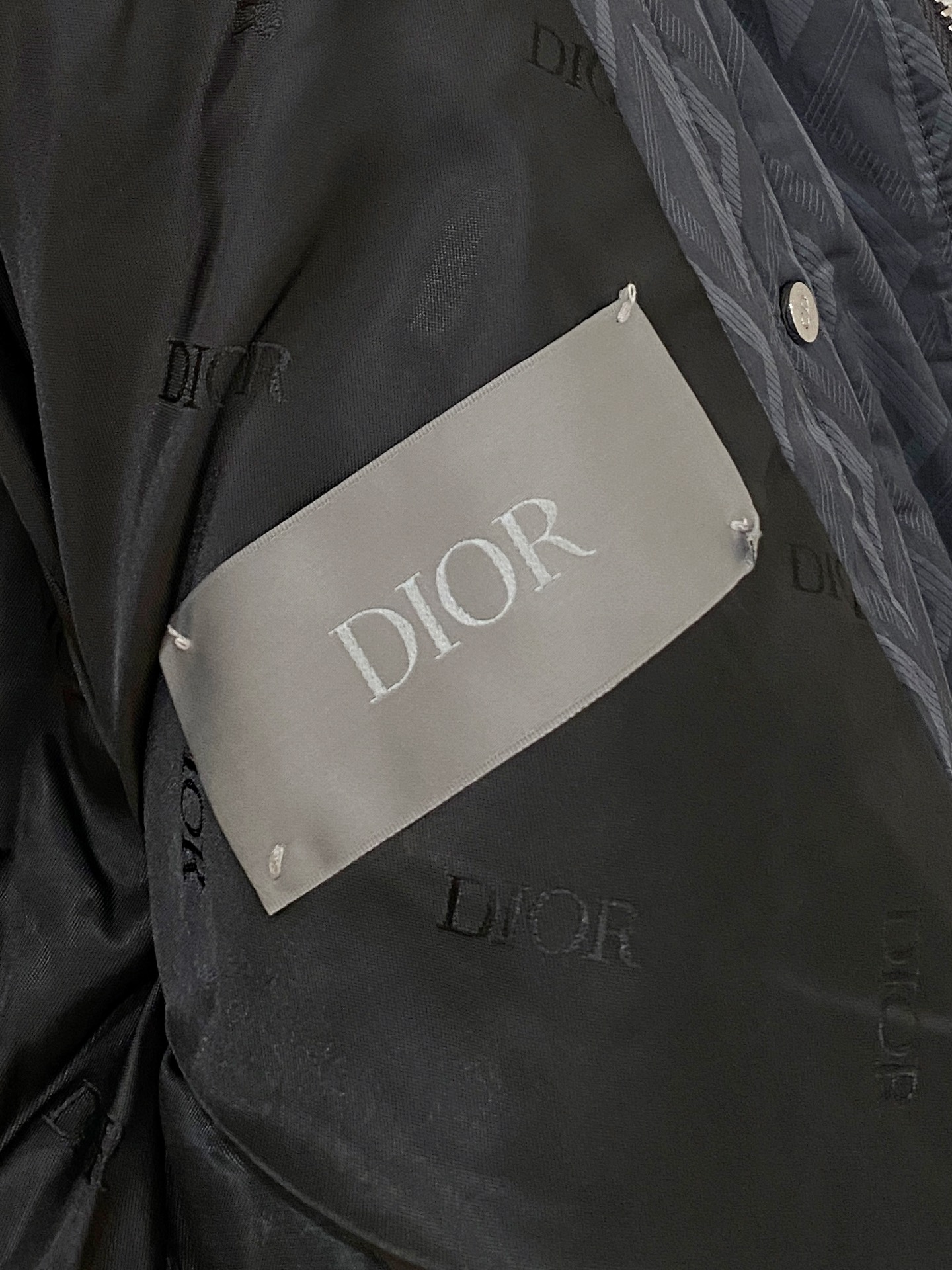DIOR 迪奥，2025
专柜最新款，官网同步在售，售价23000，色织提花CD款夹克飞行服，贸易公司订