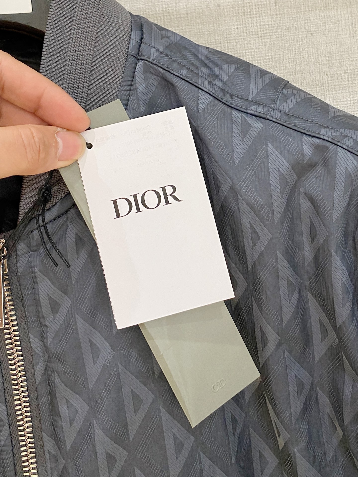 DIOR 迪奥，2025
专柜最新款，官网同步在售，售价23000，色织提花CD款夹克飞行服，贸易公司订