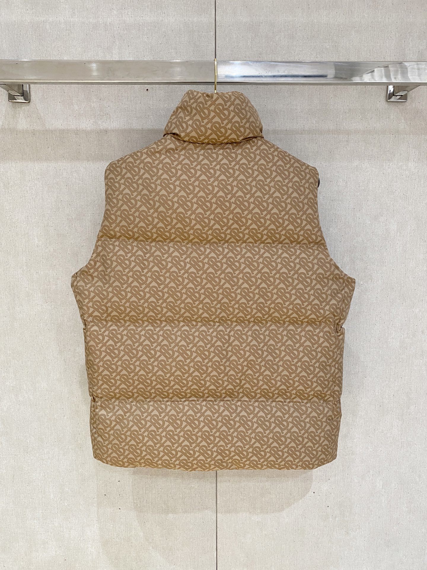 BUR 王炸B家提花款马甲羽绒服,专柜同步在售,柜柜售15900,贸易公司渠道订单,真正唯一可以做代购级