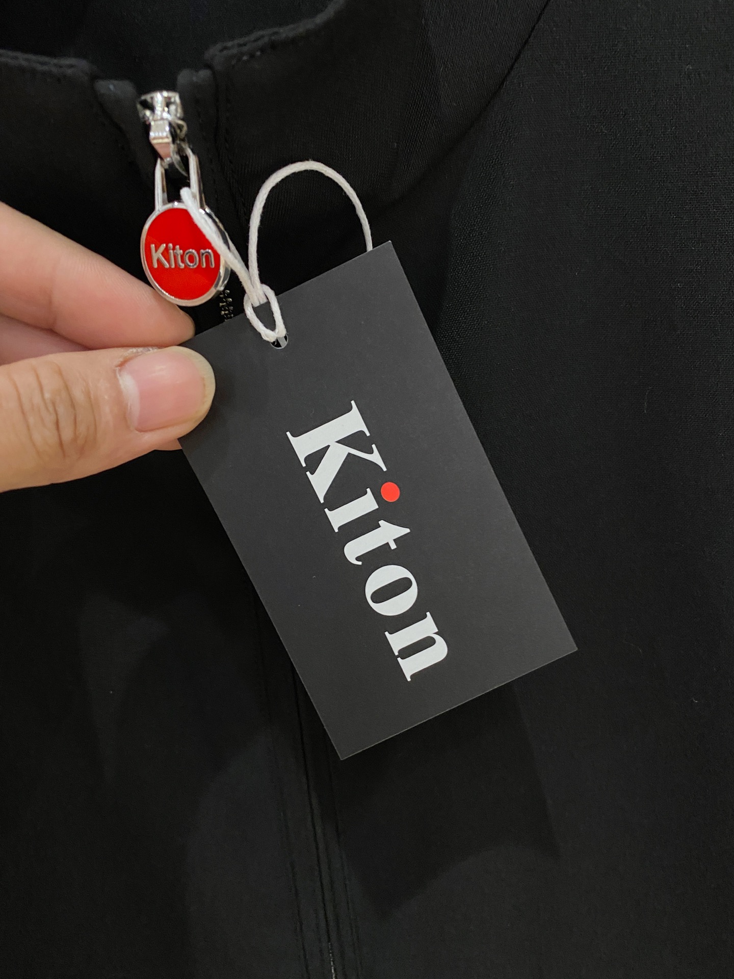 。kiton 2025秋冬新款套装 走秀款 定制原版面料   搭配夹克版型设计 非常洋气 版型超好不易褶