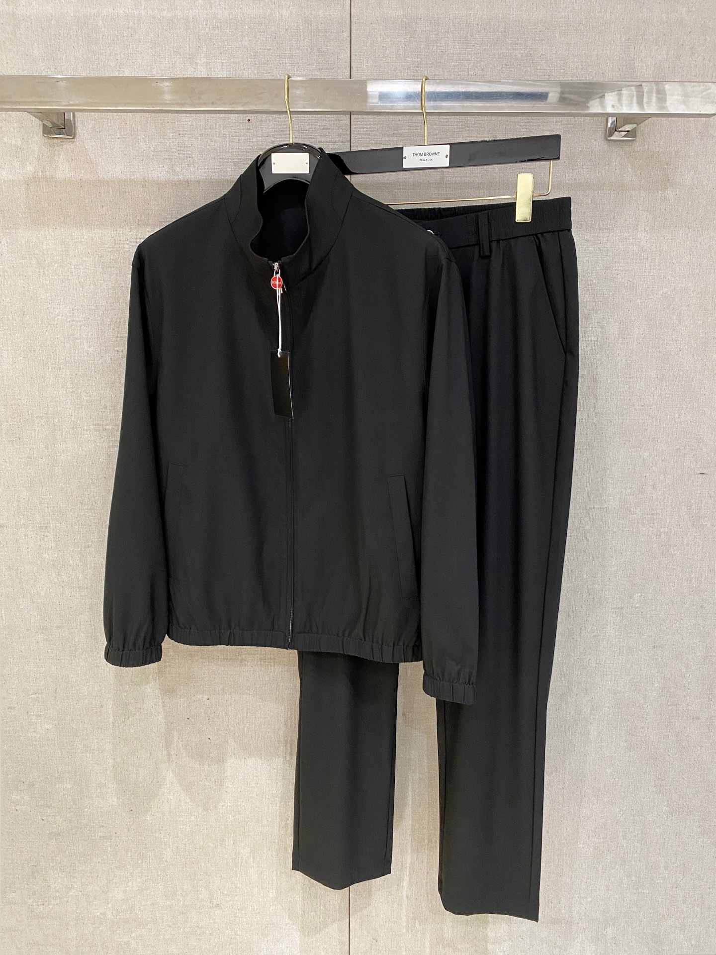 。kiton 2025秋冬新款套装 走秀款 定制原版面料   搭配夹克版型设计 非常洋气 版型超好不易褶