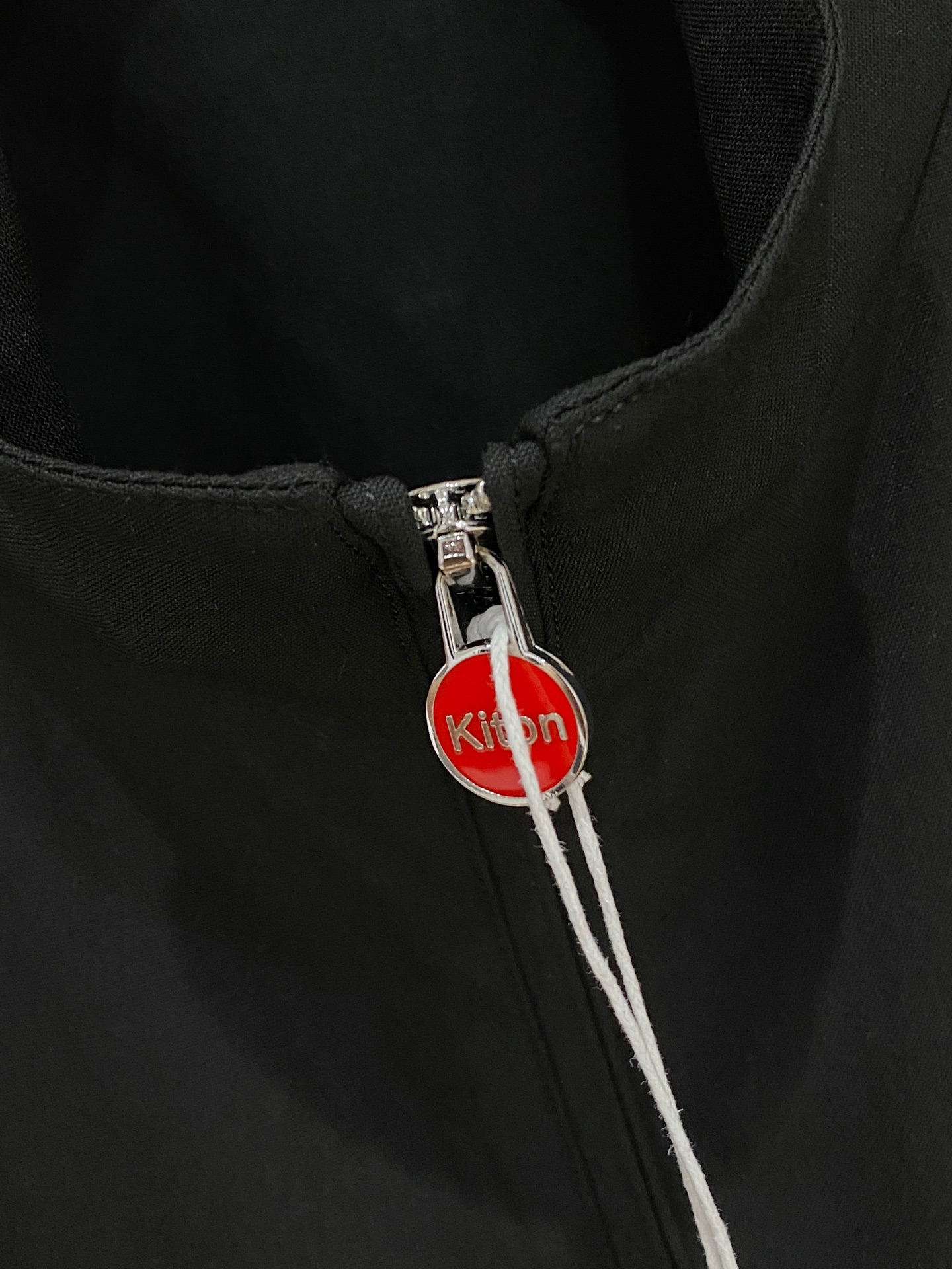 。kiton 2025秋冬新款套装 走秀款 定制原版面料   搭配夹克版型设计 非常洋气 版型超好不易褶