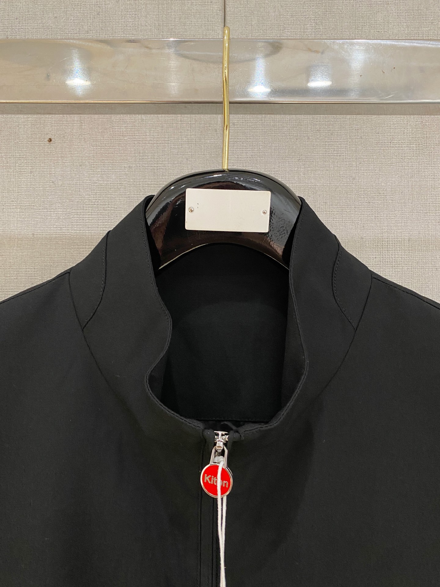 。kiton 2025秋冬新款套装 走秀款 定制原版面料   搭配夹克版型设计 非常洋气 版型超好不易褶