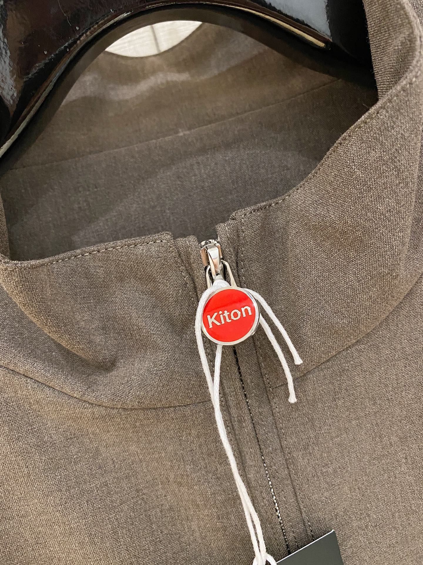 。kiton 2025秋冬新款套装 走秀款 定制原版面料   搭配夹克版型设计 非常洋气 版型超好不易褶