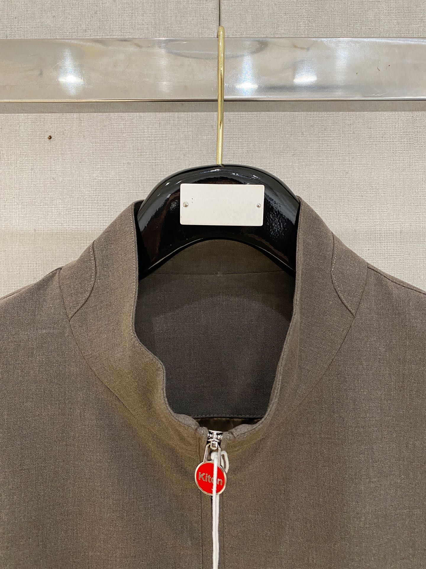 。kiton 2025秋冬新款套装 走秀款 定制原版面料   搭配夹克版型设计 非常洋气 版型超好不易褶