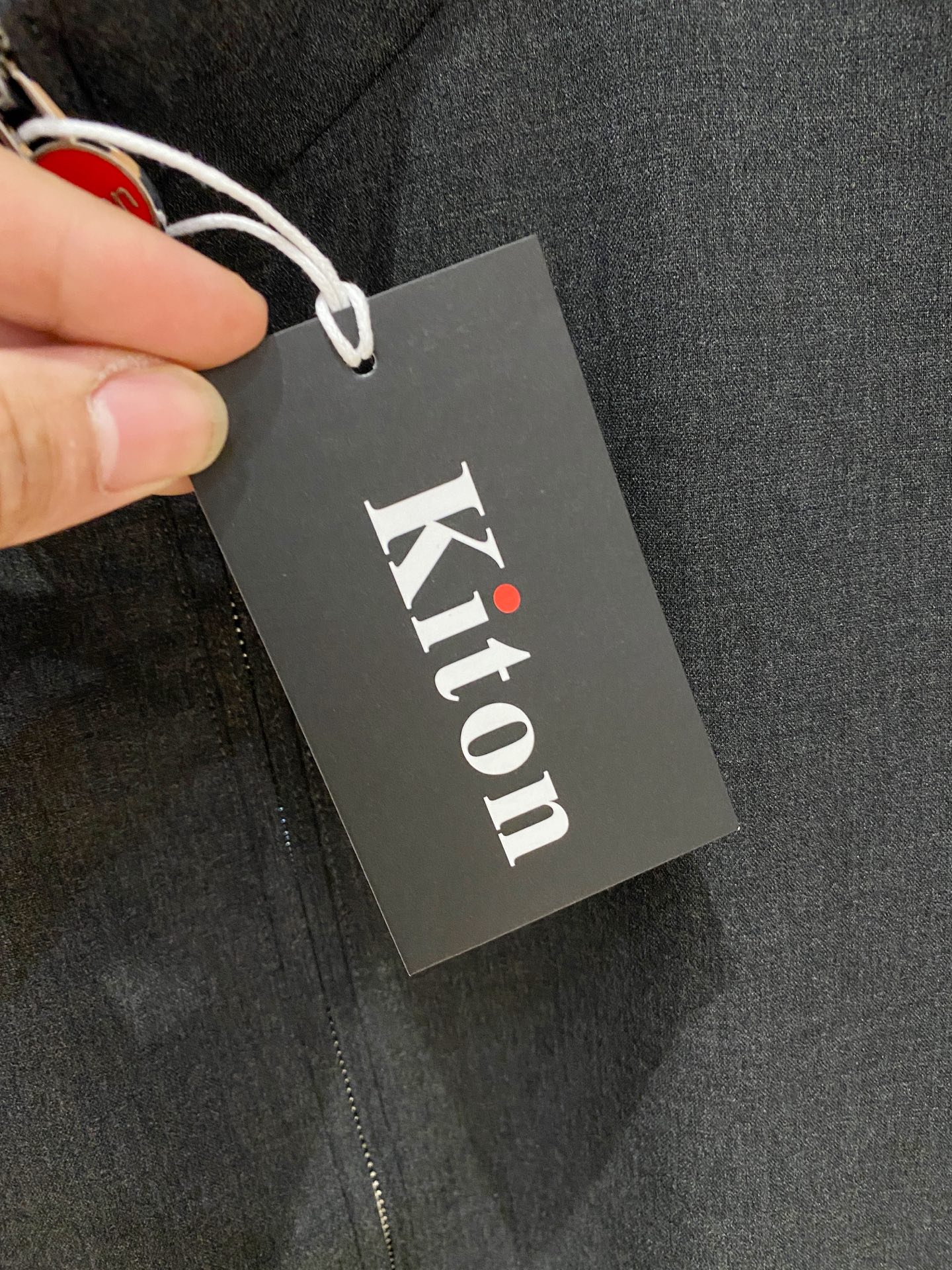 。kiton 2025秋冬新款套装 走秀款 定制原版面料   搭配夹克版型设计 非常洋气 版型超好不易褶