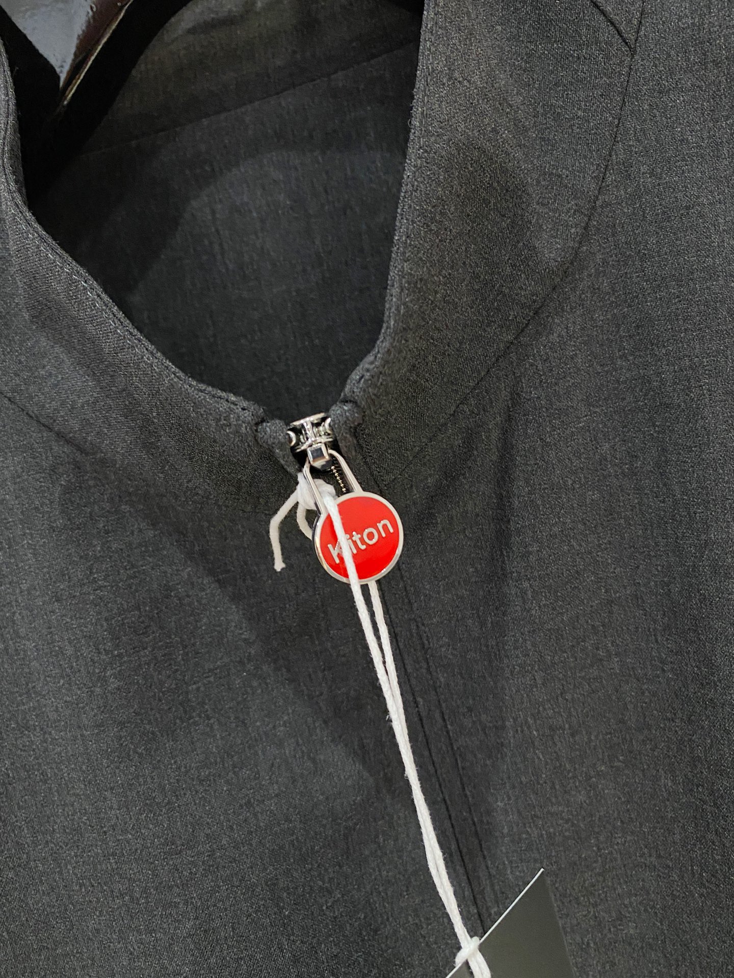 。kiton 2025秋冬新款套装 走秀款 定制原版面料   搭配夹克版型设计 非常洋气 版型超好不易褶