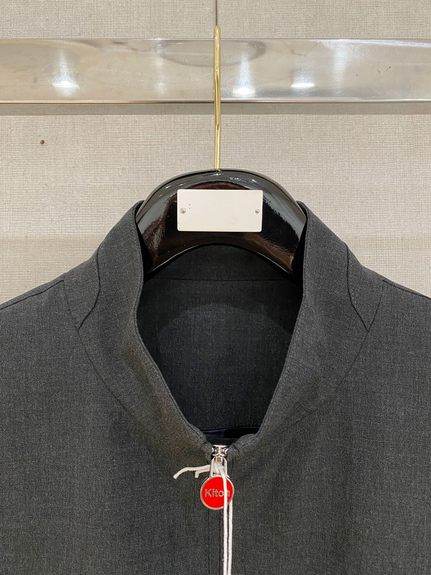 。kiton 2025秋冬新款套装 走秀款 定制原版面料   搭配夹克版型设计 非常洋气 版型超好不易褶