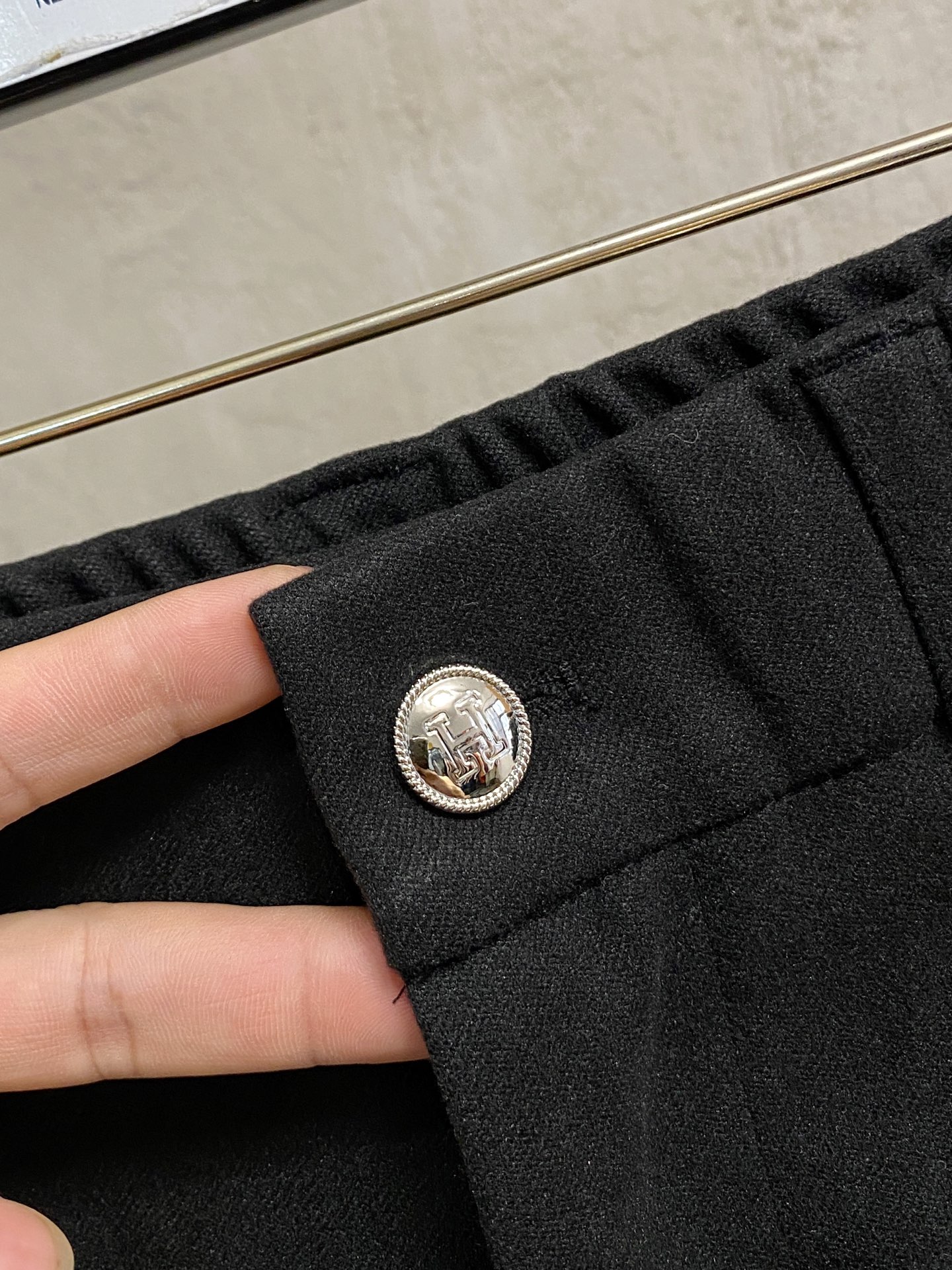 HERM2025秋冬羊毛裤 最新经典系列男士羊毛休闲裤！采用客供面料，柔软细腻，手感绝佳！品牌格调一览无