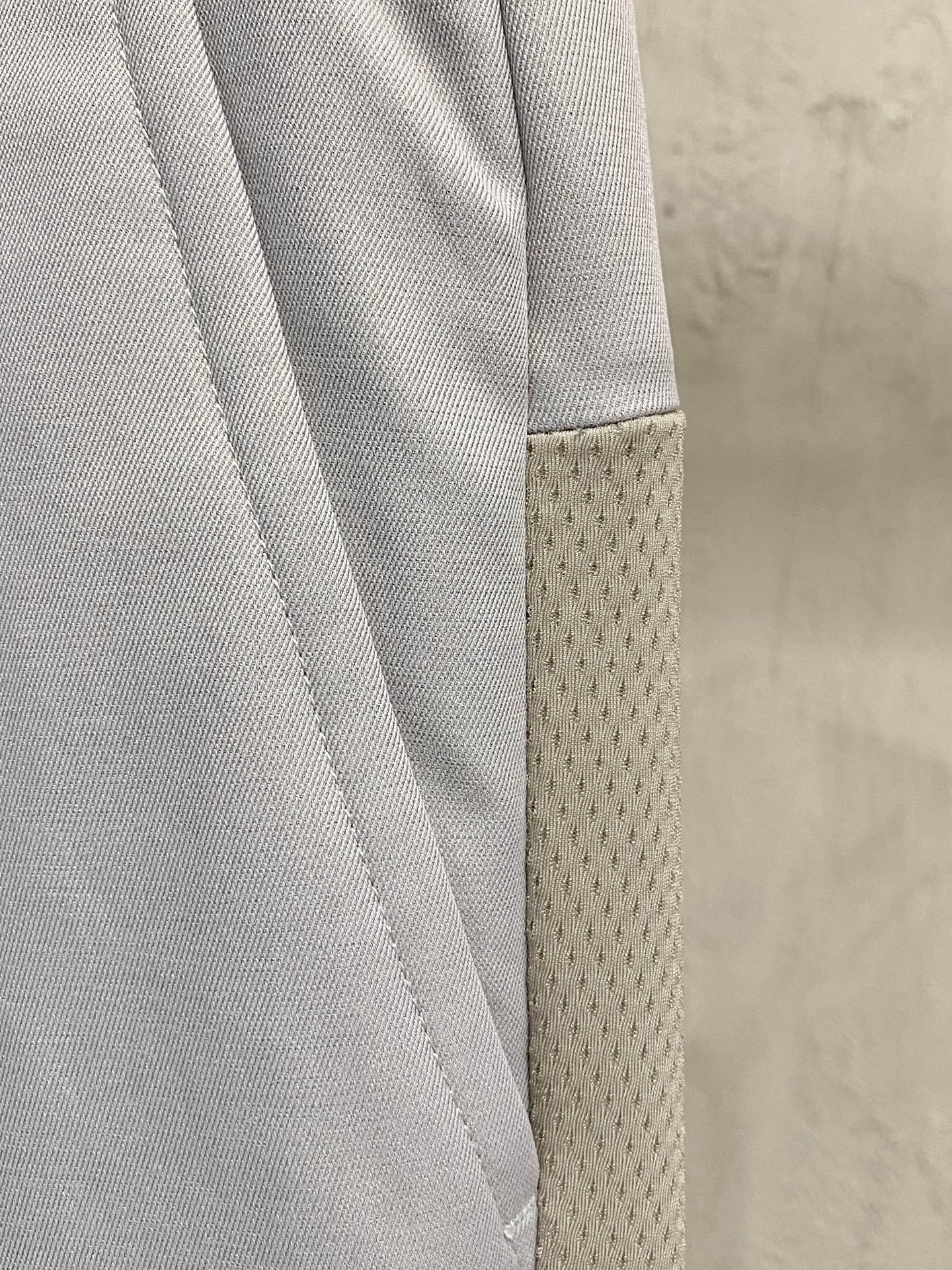 arcter 鸟家25秋冬新款纯色小直筒休闲裤徒步系列，采用进口面料！非常结实弹舒服度极高。优良的户外登