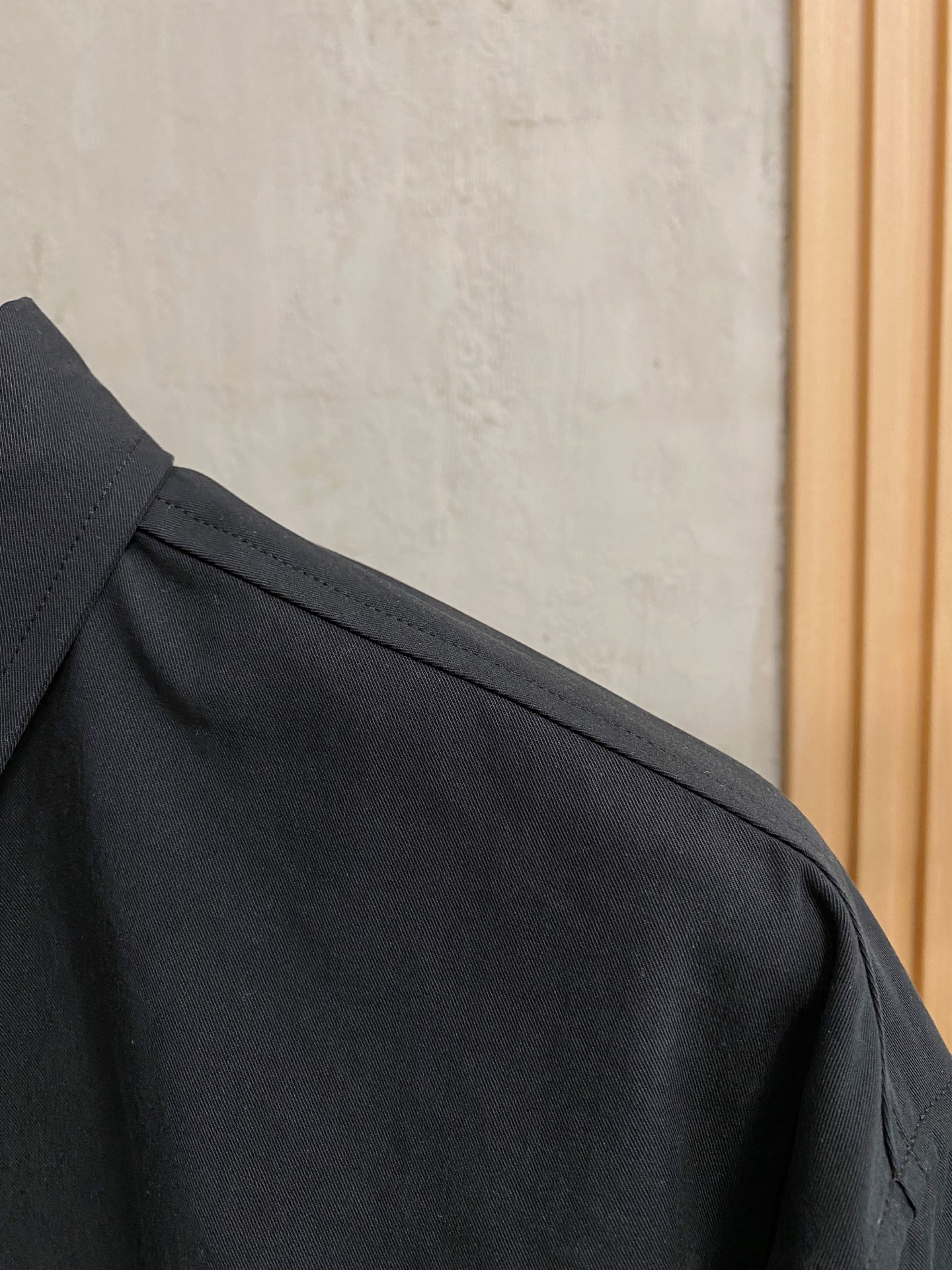 kiton男士商务休闲长袖衬衫.官方同步系列！经典型风格的时装，在面料选取和工艺方面都相当考究，极符合 