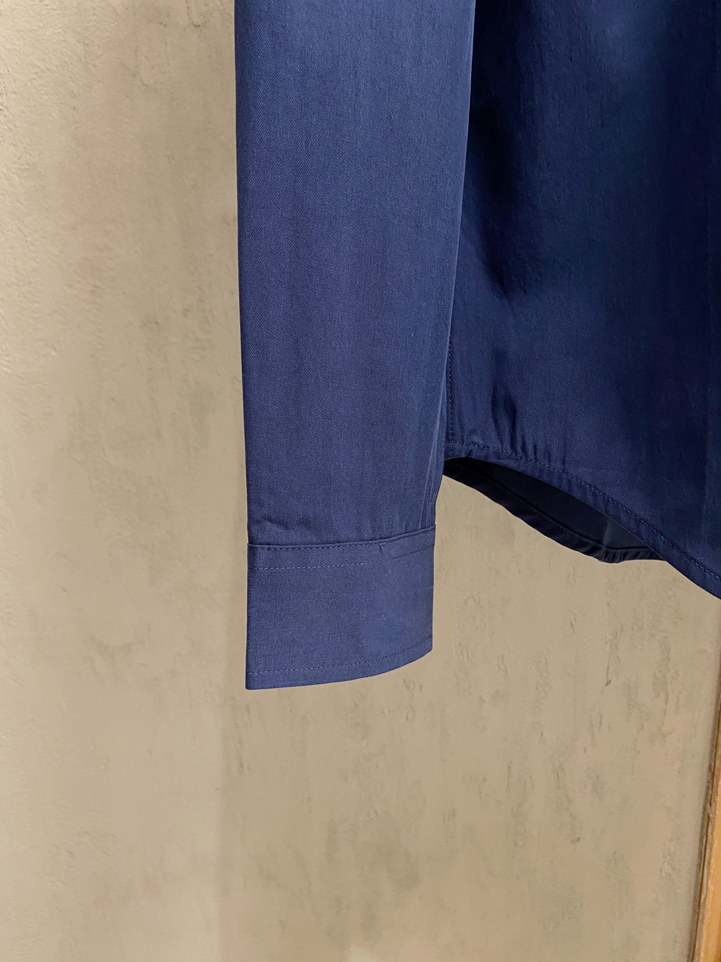 kiton男士商务休闲长袖衬衫.官方同步系列！经典型风格的时装，在面料选取和工艺方面都相当考究，极符合 