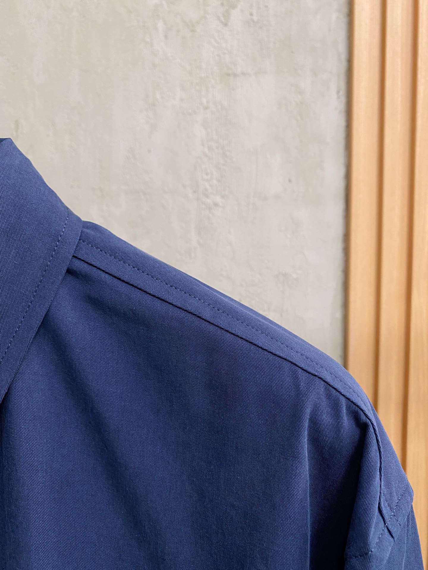 kiton男士商务休闲长袖衬衫.官方同步系列！经典型风格的时装，在面料选取和工艺方面都相当考究，极符合 