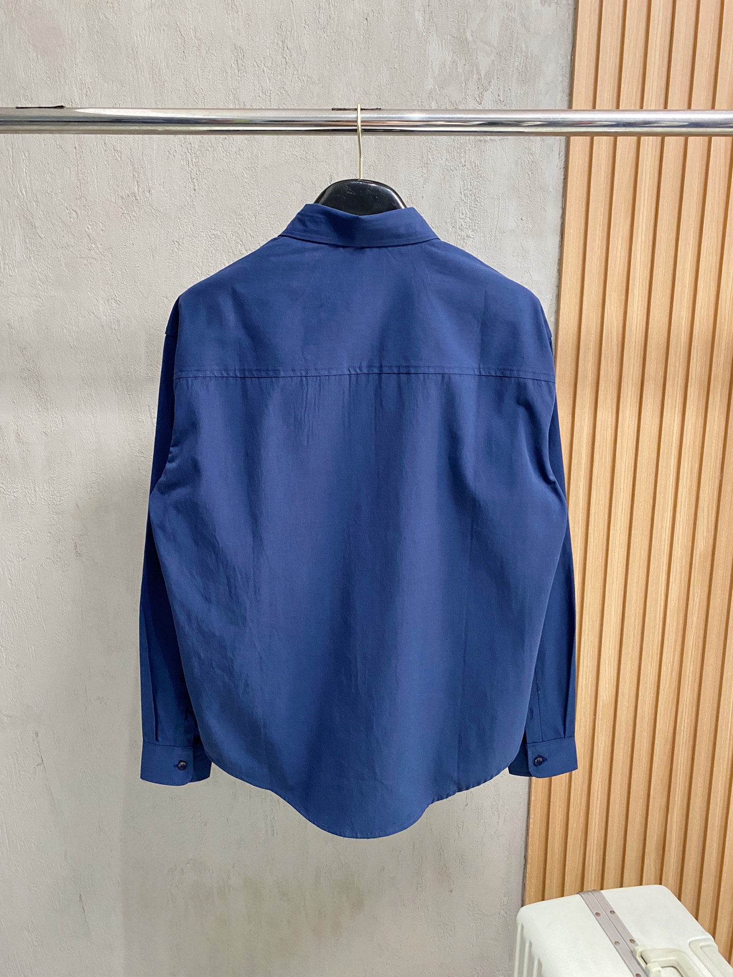 kiton男士商务休闲长袖衬衫.官方同步系列！经典型风格的时装，在面料选取和工艺方面都相当考究，极符合 