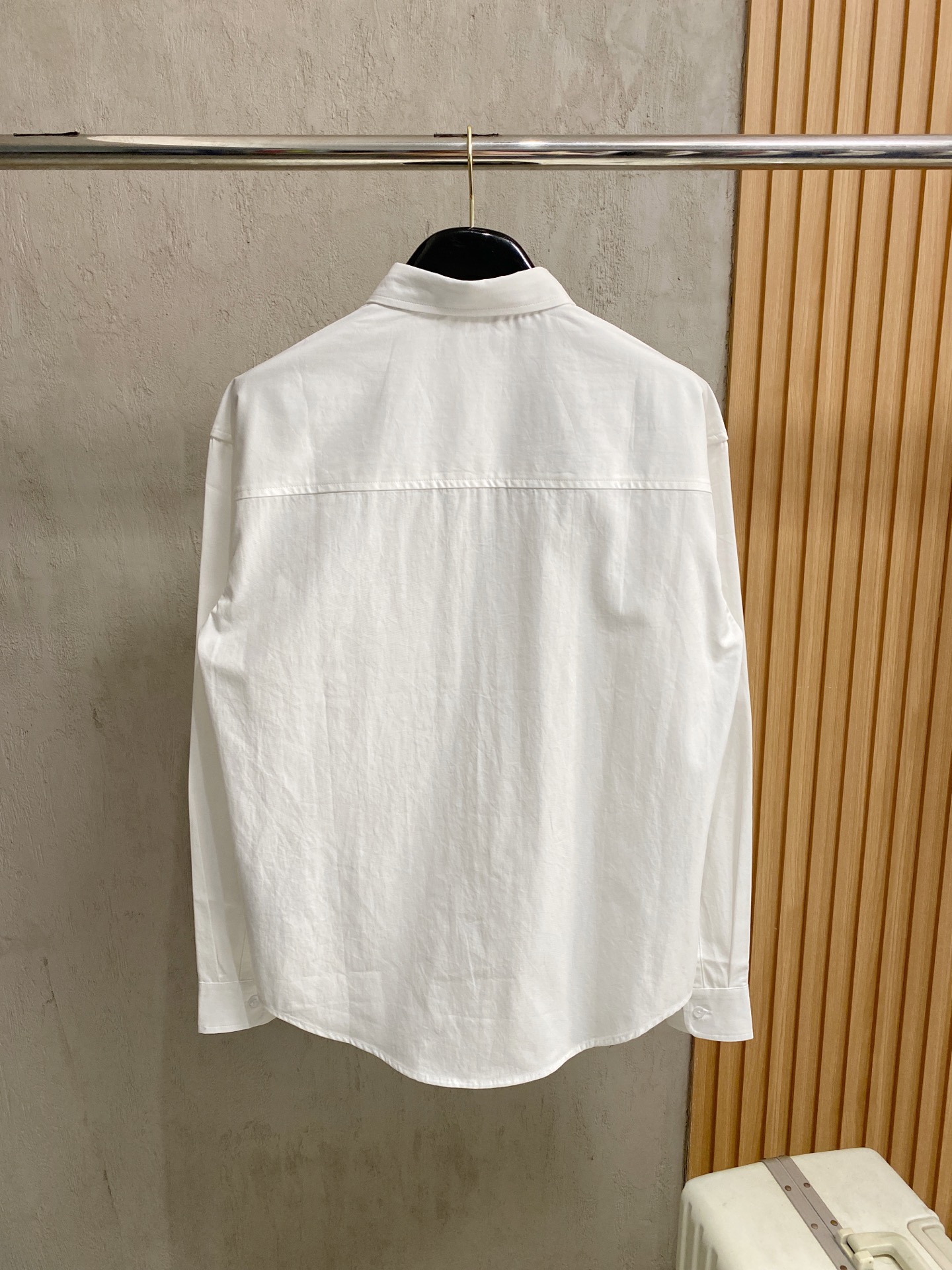 kiton男士商务休闲长袖衬衫.官方同步系列！经典型风格的时装，在面料选取和工艺方面都相当考究，极符合 