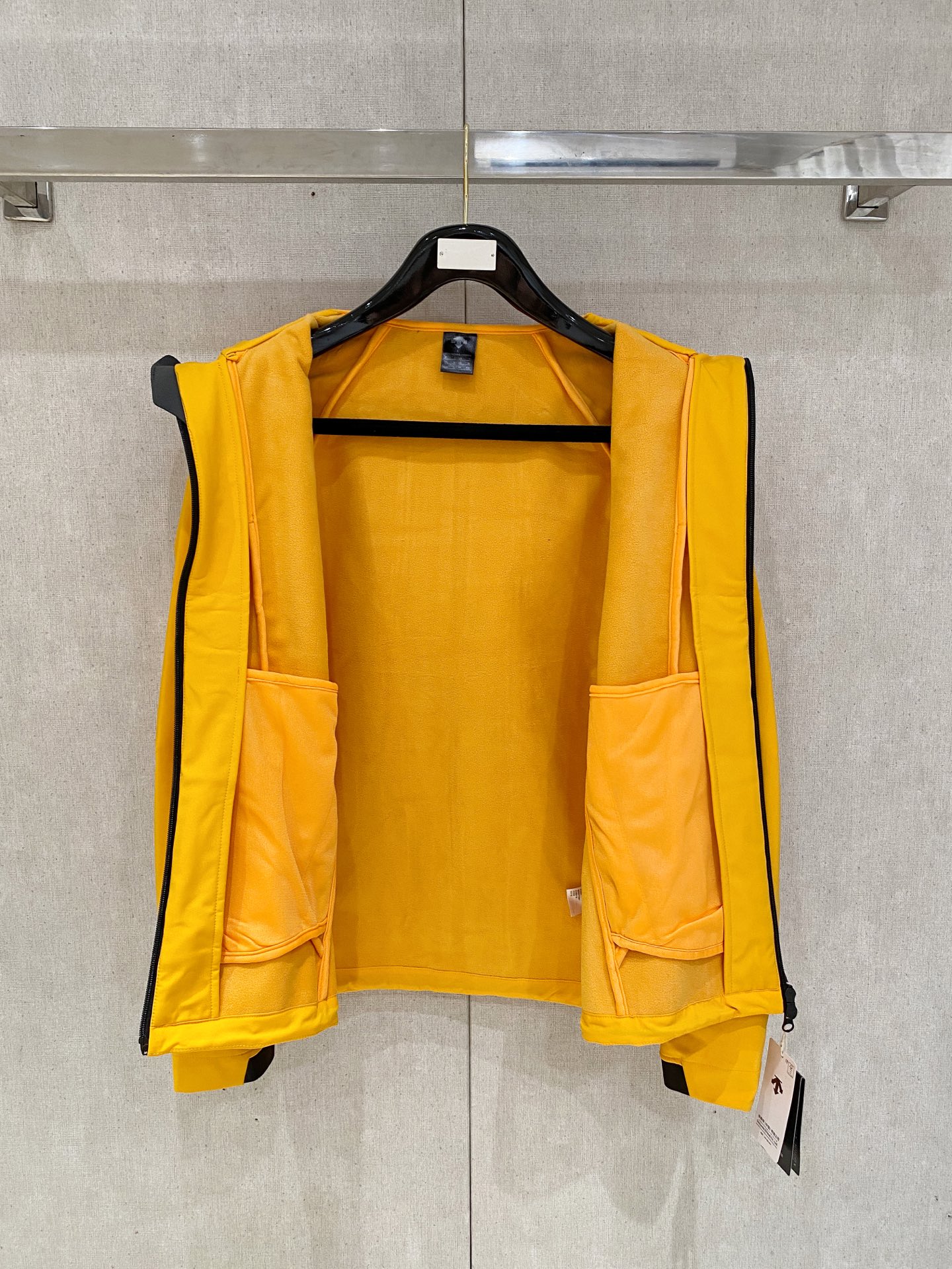 迪桑特官网在售〉顶级品质2025新款 DESCENTE/迪桑特 高山户外防风防水服 冲锋衣系列 】 顶级