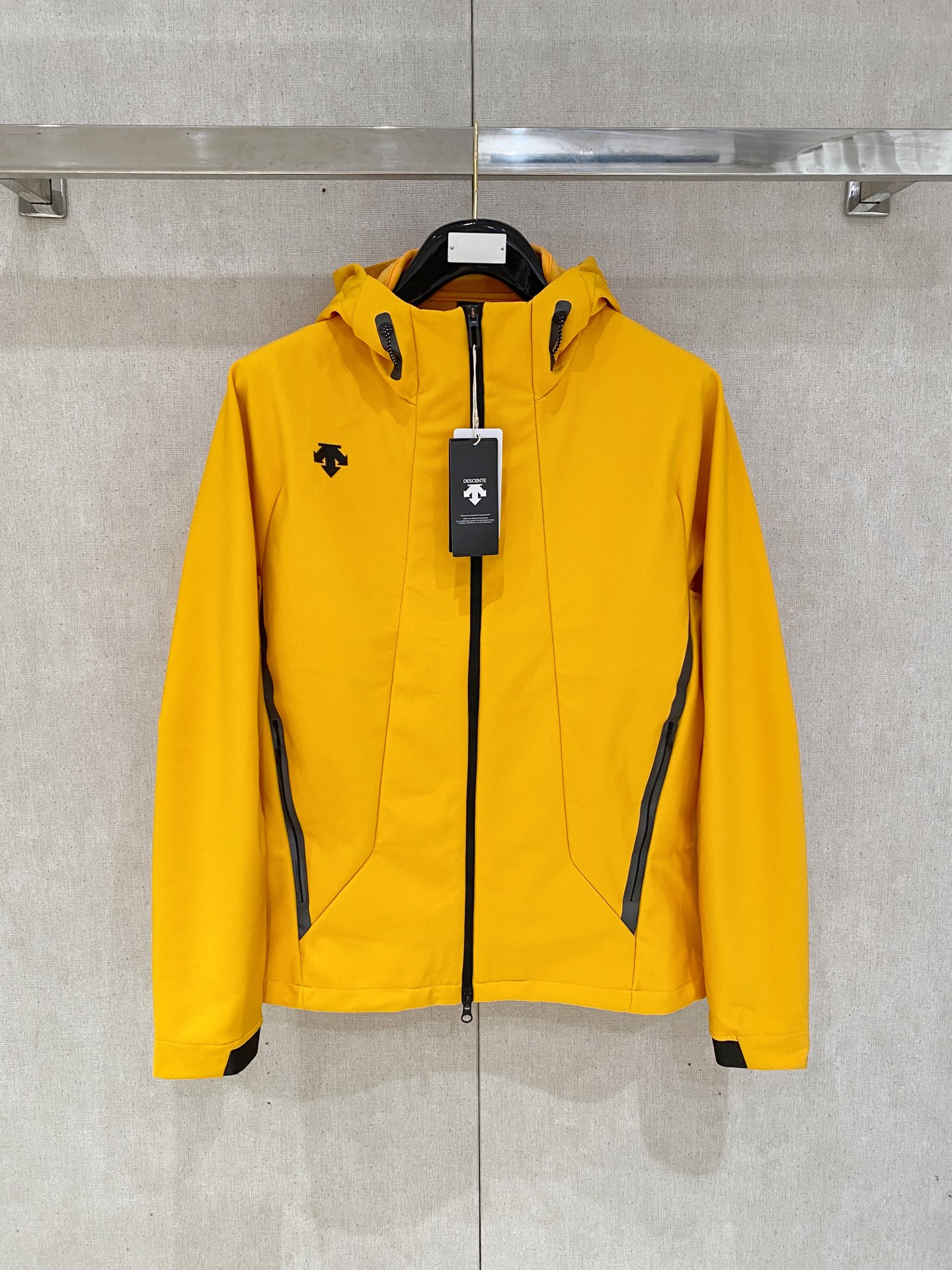 迪桑特官网在售〉顶级品质2025新款 DESCENTE/迪桑特 高山户外防风防水服 冲锋衣系列 】 顶级